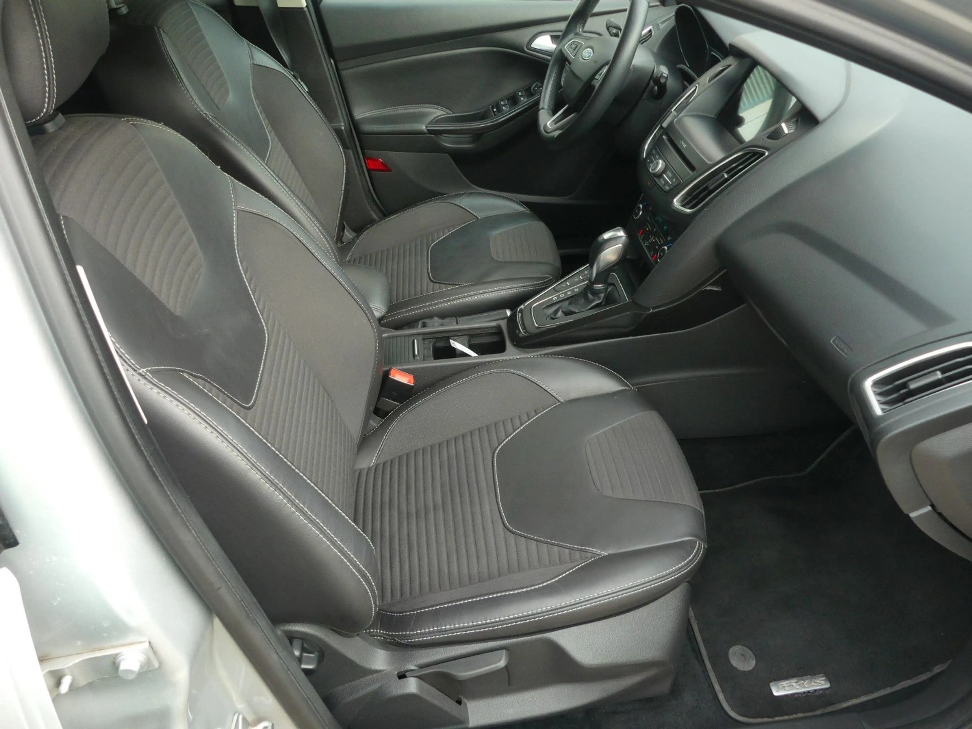Ford Focus Turnier/AHK/Carplay/Teilleder/Sitzheizung — photo 11