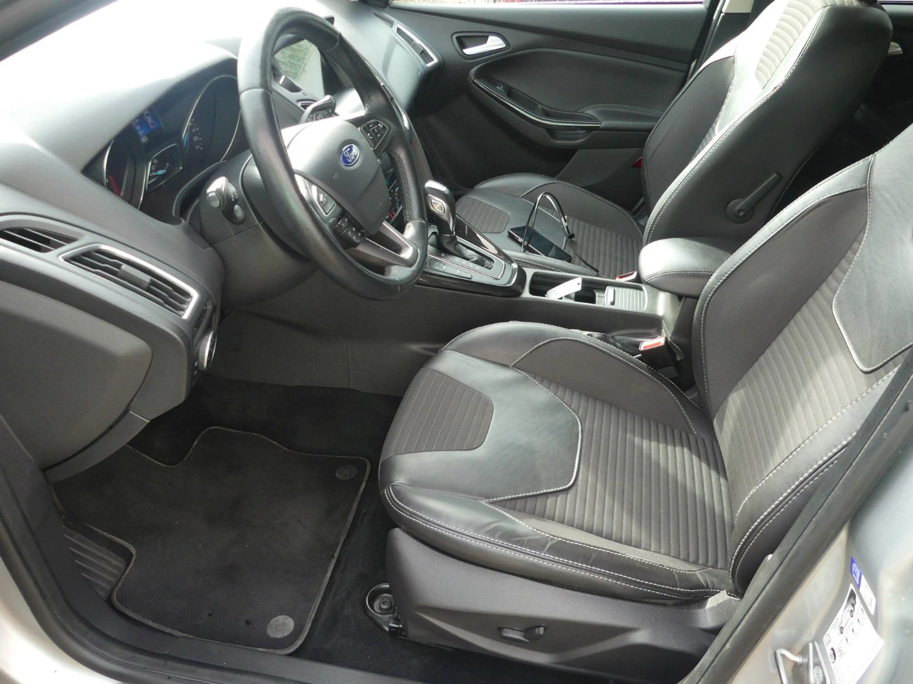 Ford Focus Turnier/AHK/Carplay/Teilleder/Sitzheizung — photo 9