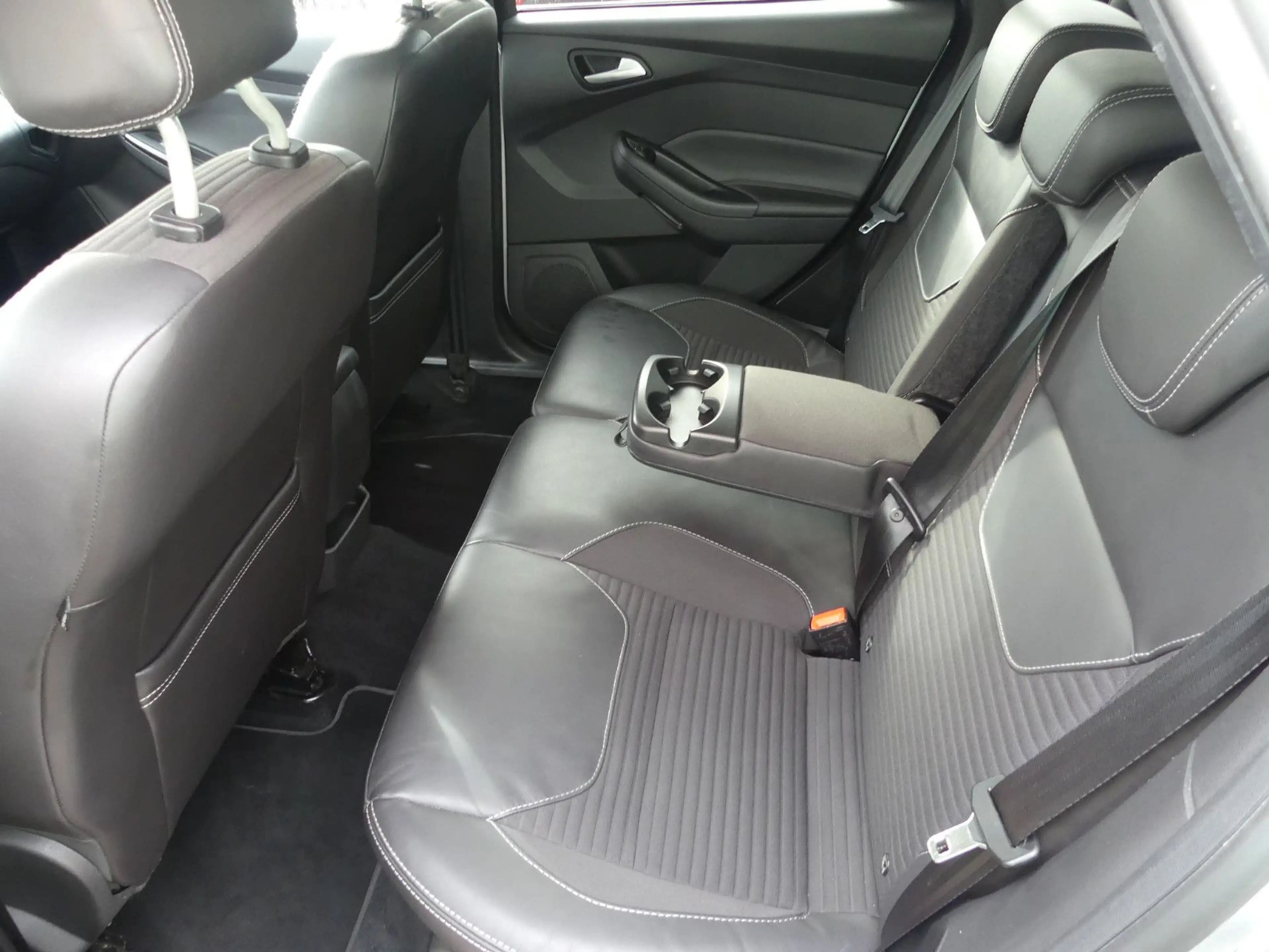 Ford Focus Turnier/AHK/Carplay/Teilleder/Sitzheizung — photo 10