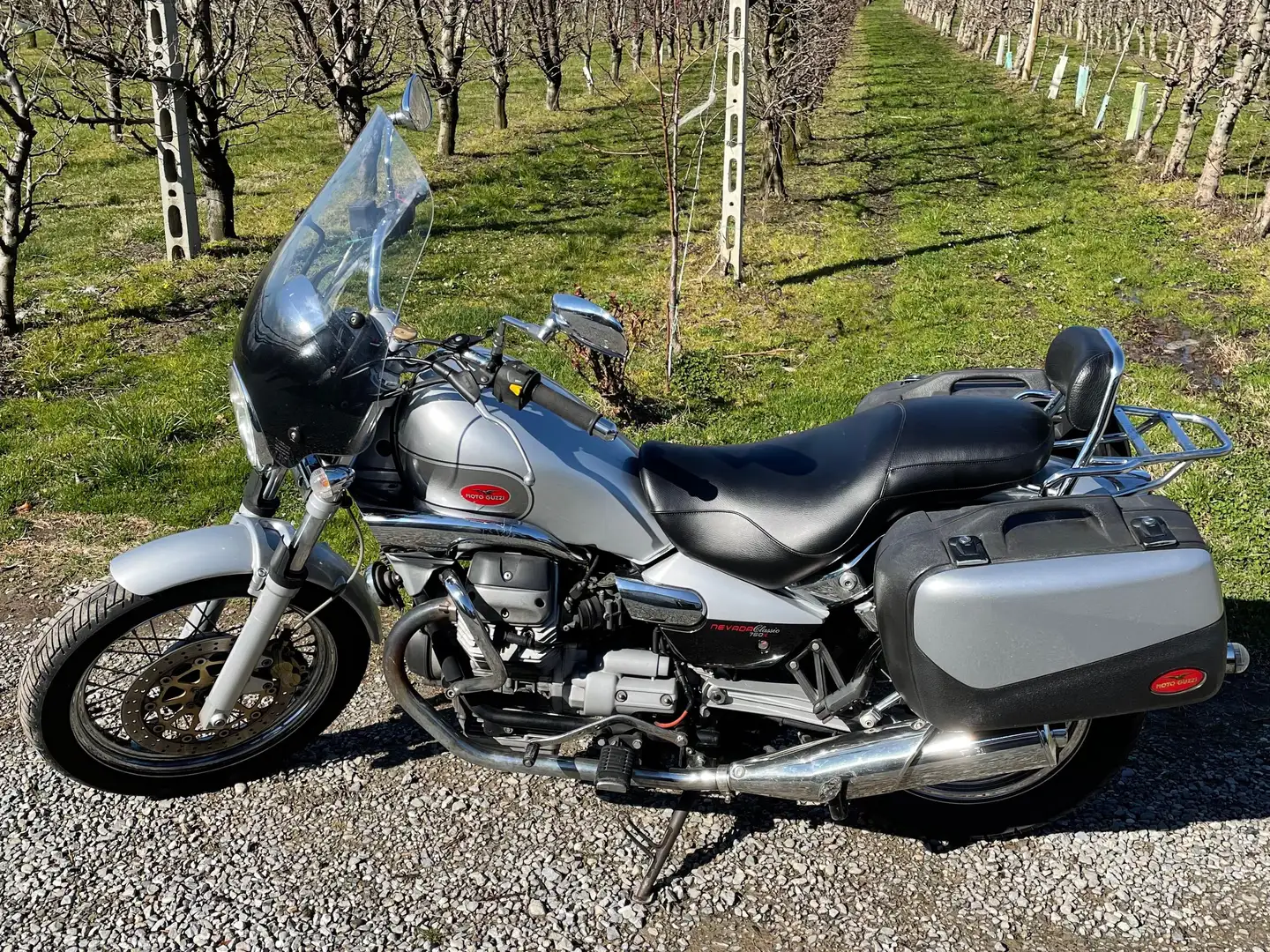 Moto Guzzi Nevada Classic 750 siva - 2