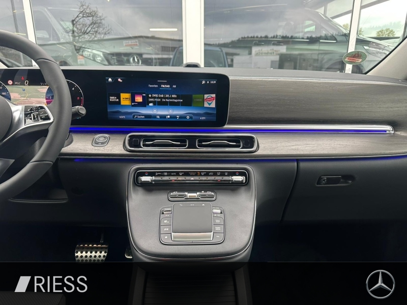 Mercedes-Benz CLA 45 AMG V 300 d ALLRAD/AVANTGARDE/360°KAM/AHK/STANDHEIZ — photo 11