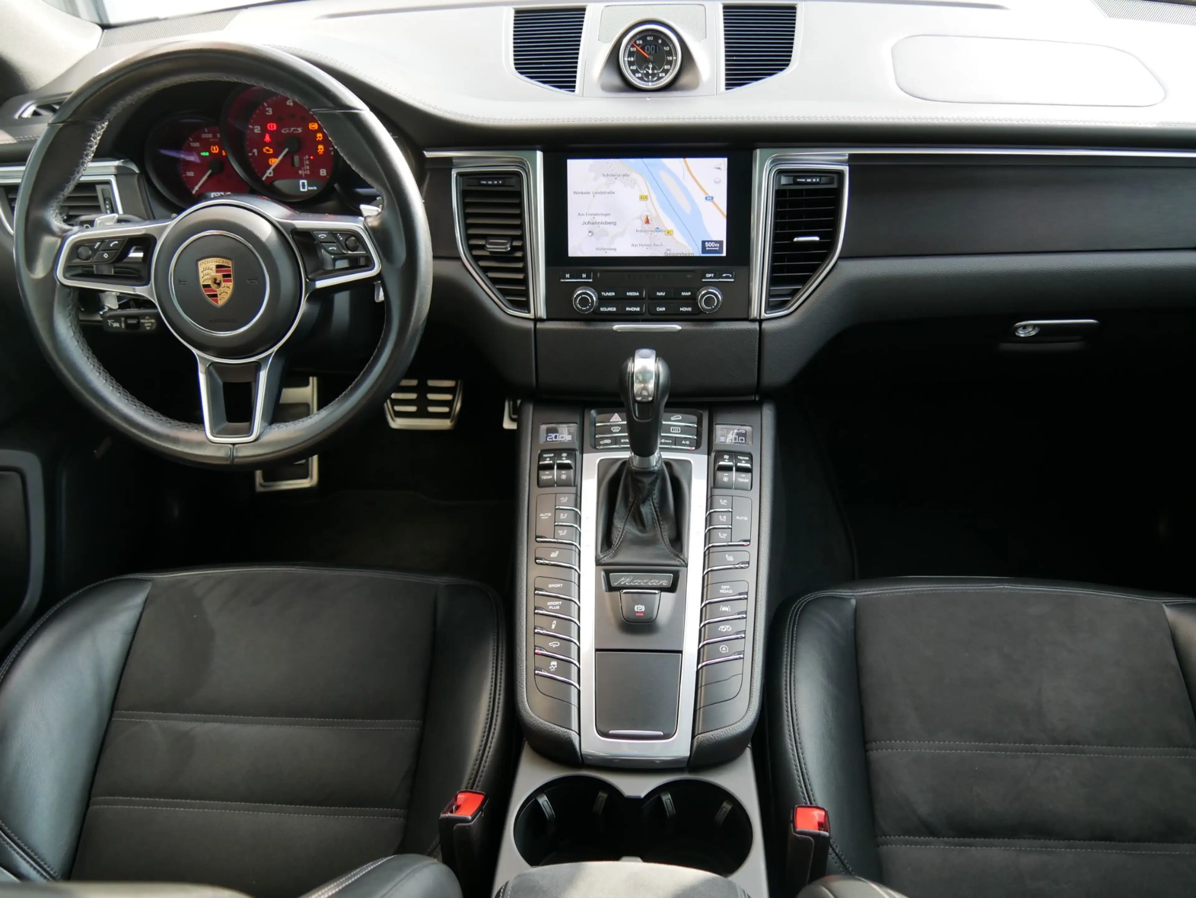 Porsche Macan GTS 3.0 PANO CHRONO BOSE STANDHEIZUNG 21" — photo 12