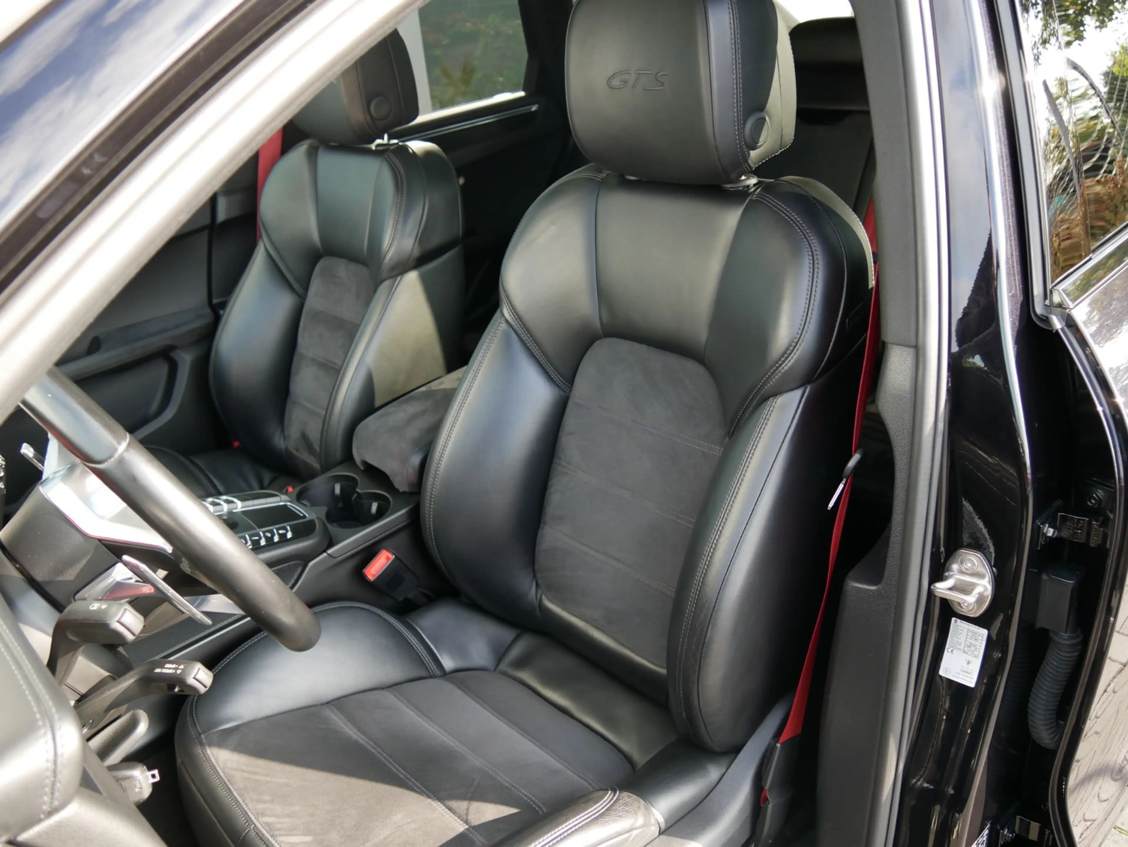 Porsche Macan GTS 3.0 PANO CHRONO BOSE STANDHEIZUNG 21" — photo 10