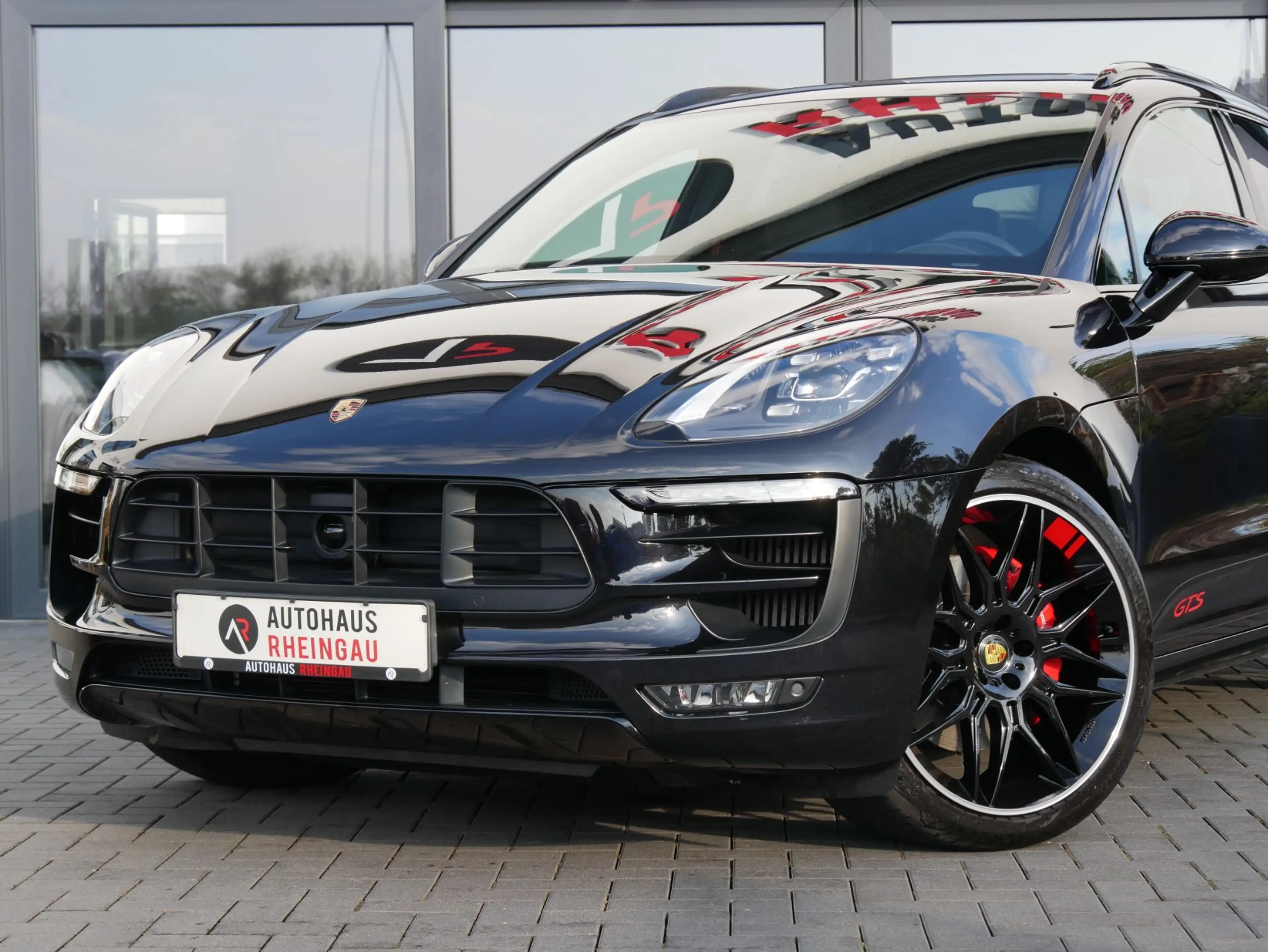 Porsche Macan GTS 3.0 PANO CHRONO BOSE STANDHEIZUNG 21" — photo 2