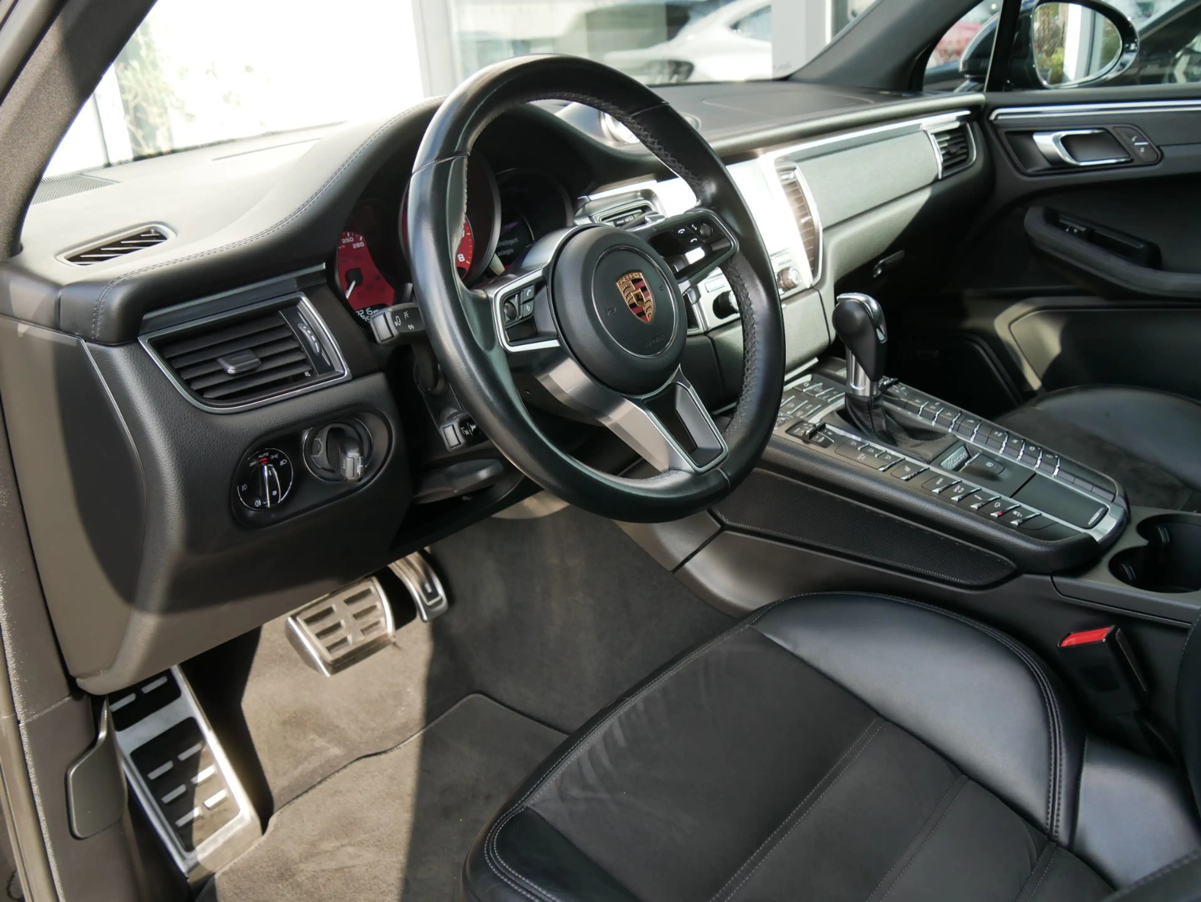 Porsche Macan GTS 3.0 PANO CHRONO BOSE STANDHEIZUNG 21" — photo 11