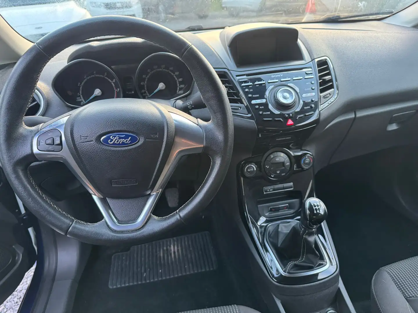 Ford Fiesta 1.0i Trend 1 ans de garantie - 1