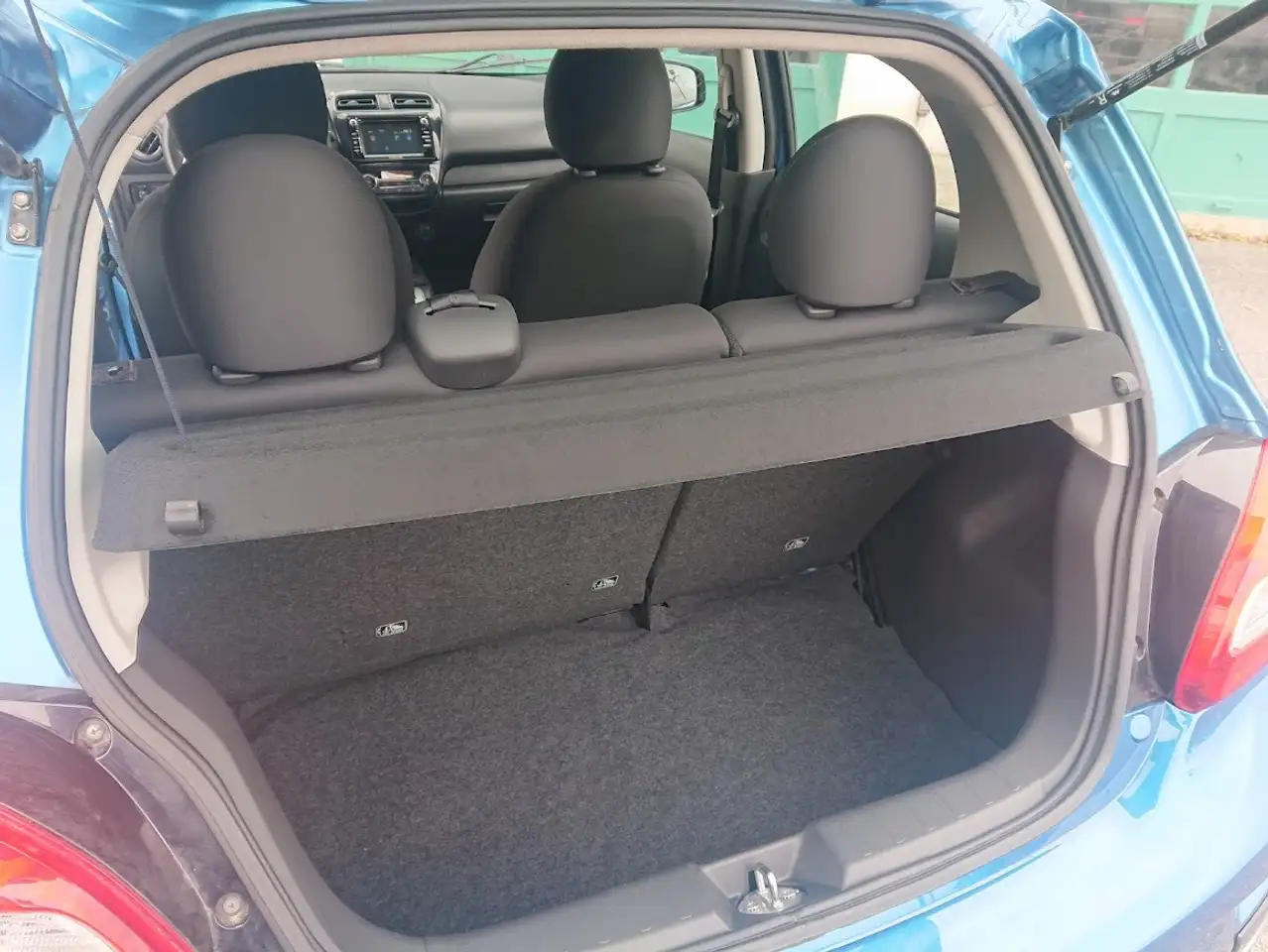Mitsubishi Mirage снимка Mitsubishi Mirage