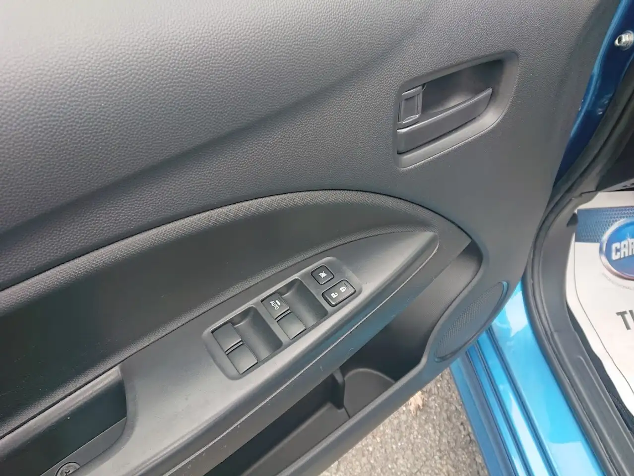 Mitsubishi Mirage снимка Mitsubishi Mirage