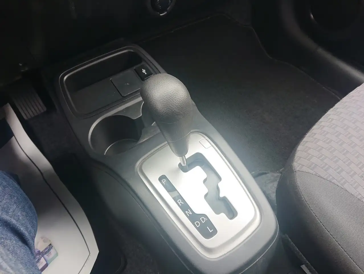 Mitsubishi Mirage снимка Mitsubishi Mirage