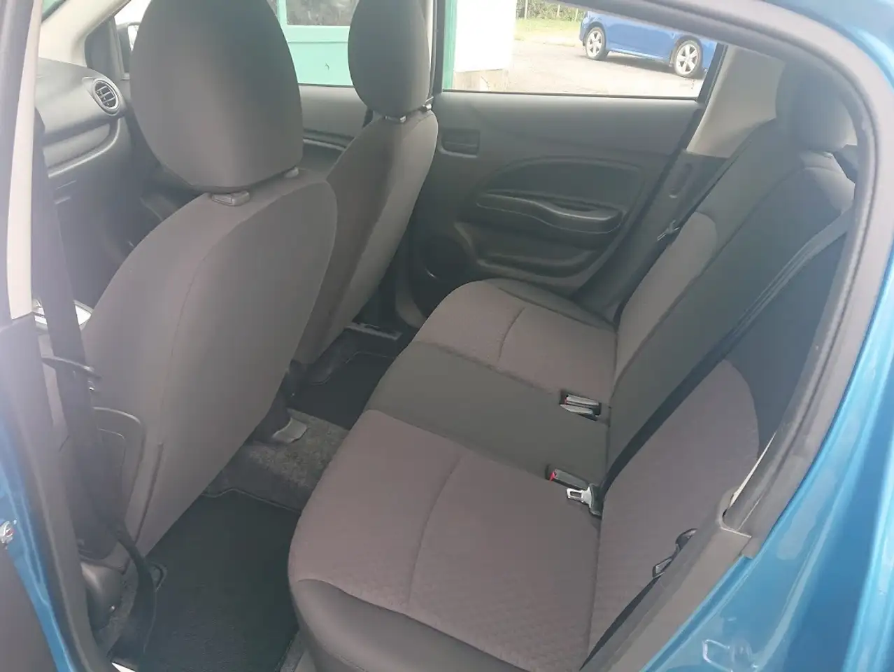 Mitsubishi Mirage снимка Mitsubishi Mirage
