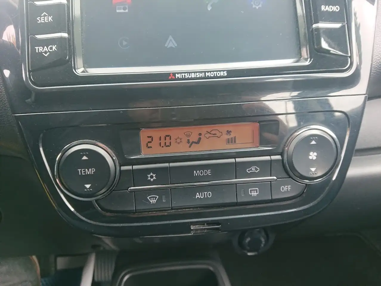 Mitsubishi Mirage снимка Mitsubishi Mirage