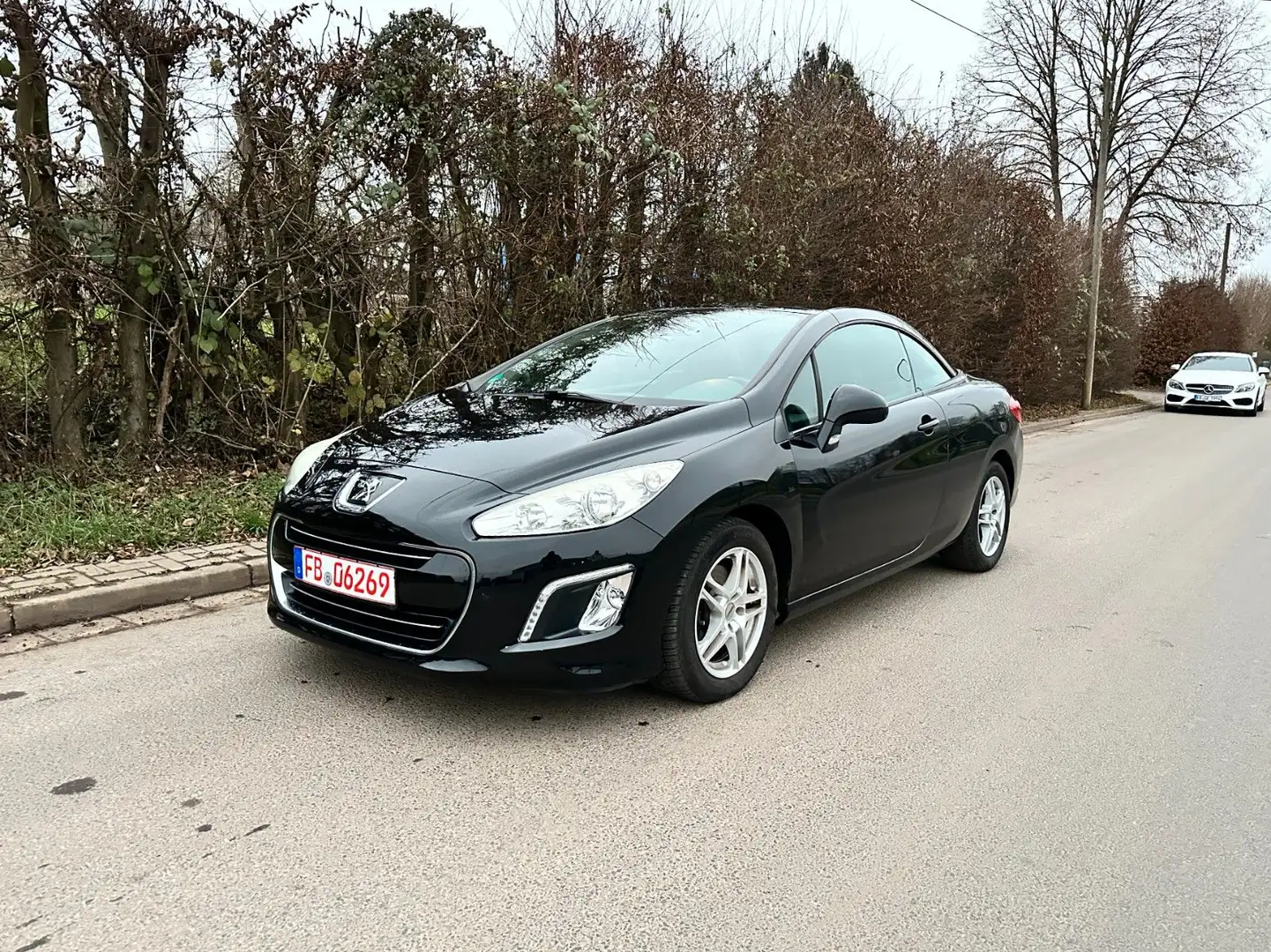 Peugeot 308 CC Cabrio-Coupe Active* Schwarz - 2