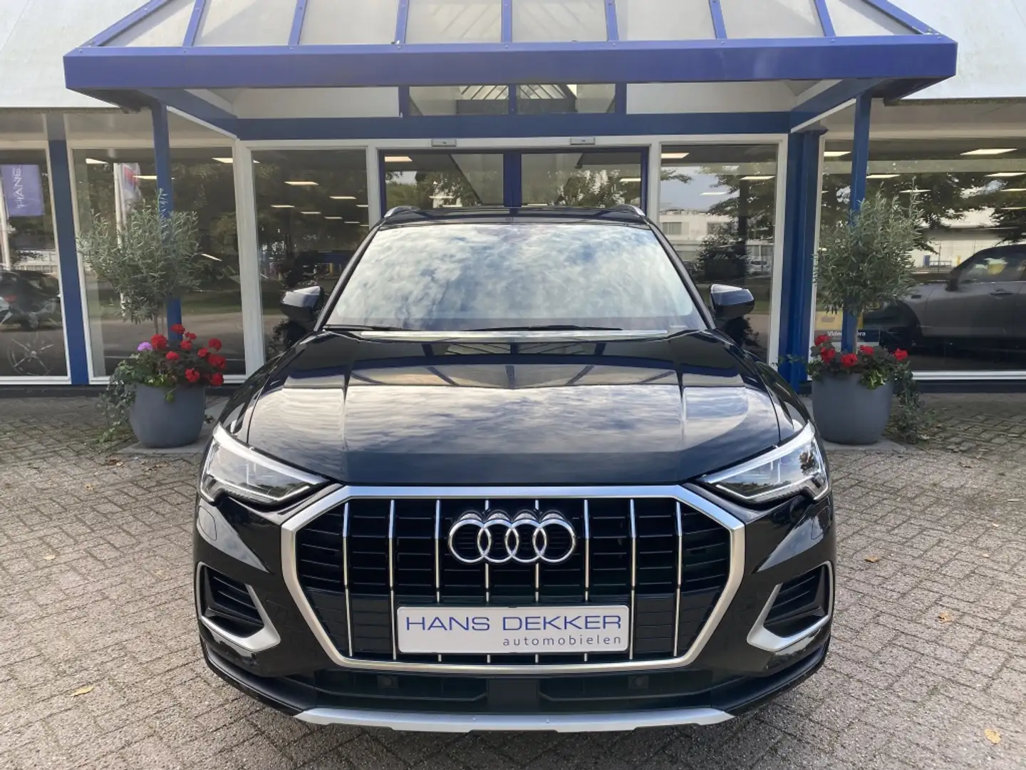 Audi Q3 35 TFSI S L. Pro L.S Zwart - 2