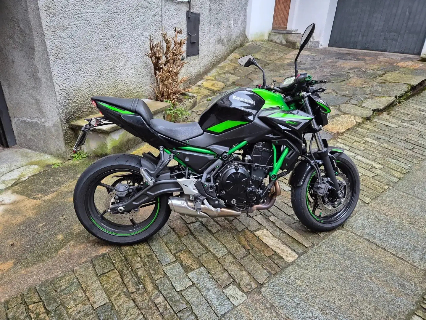 Kawasaki Z 650 Verde - 1