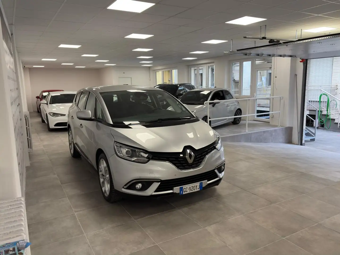 Renault Grand Scenic Blue dCi 120 CV EDC Business 7 POSTI IVA ESPOSTA Gris - 2