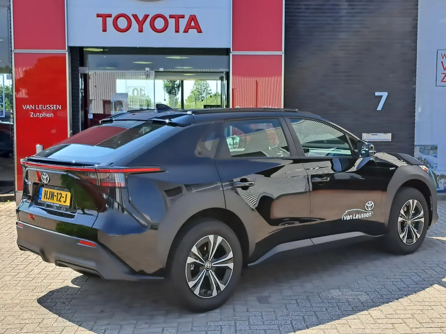 Toyota bZ4X 71 KWH VOORRAADVOORDEEL DIRECT LEVERBAAR WARMTEPOM Zwart - 2