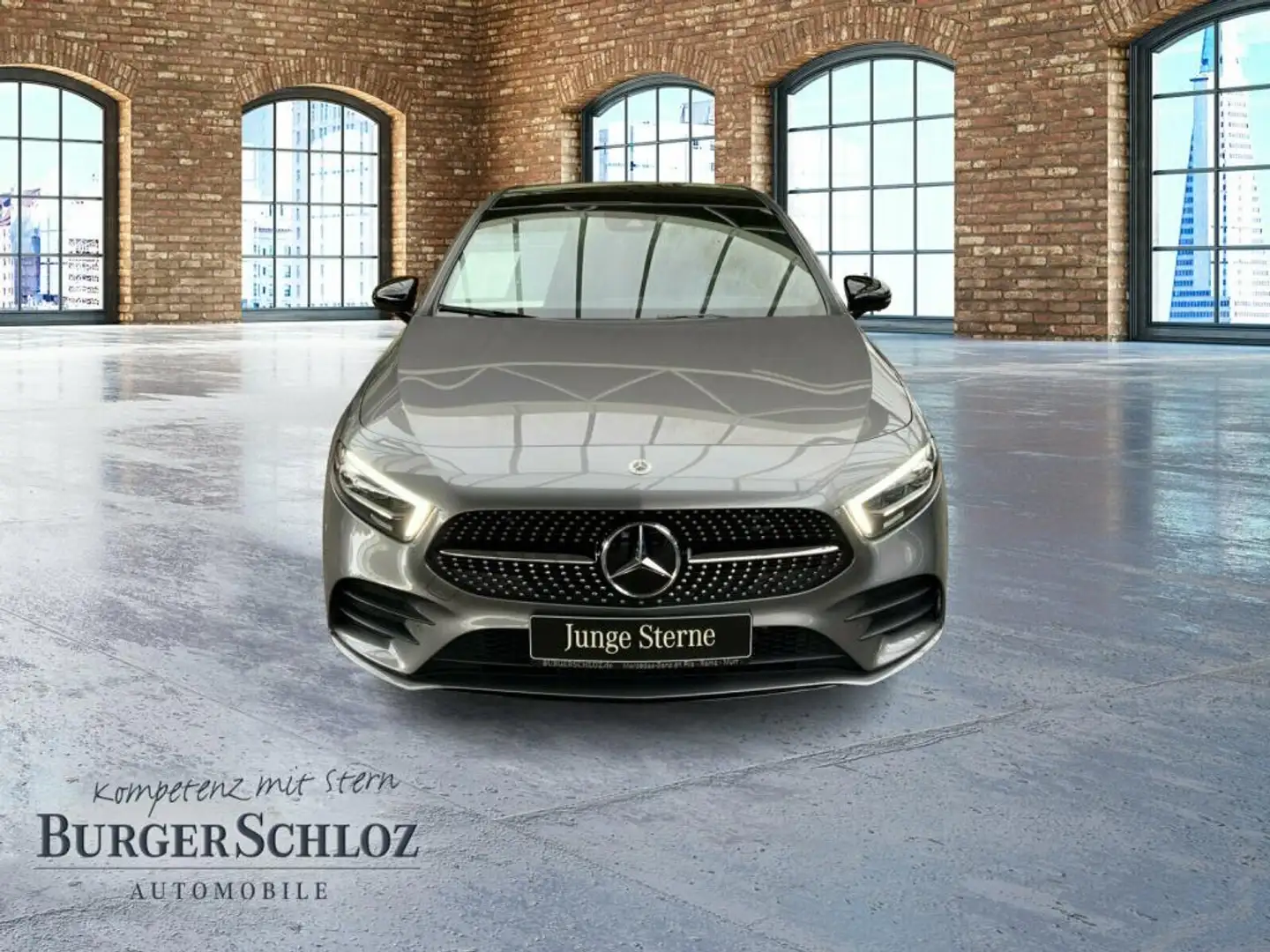 Mercedes-Benz A 180 AMG AHK AUT DynLicht Fernlichtass. Kam. LM Grau - 2