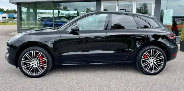 Porsche Macan view 3