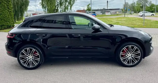 Porsche Macan view 8