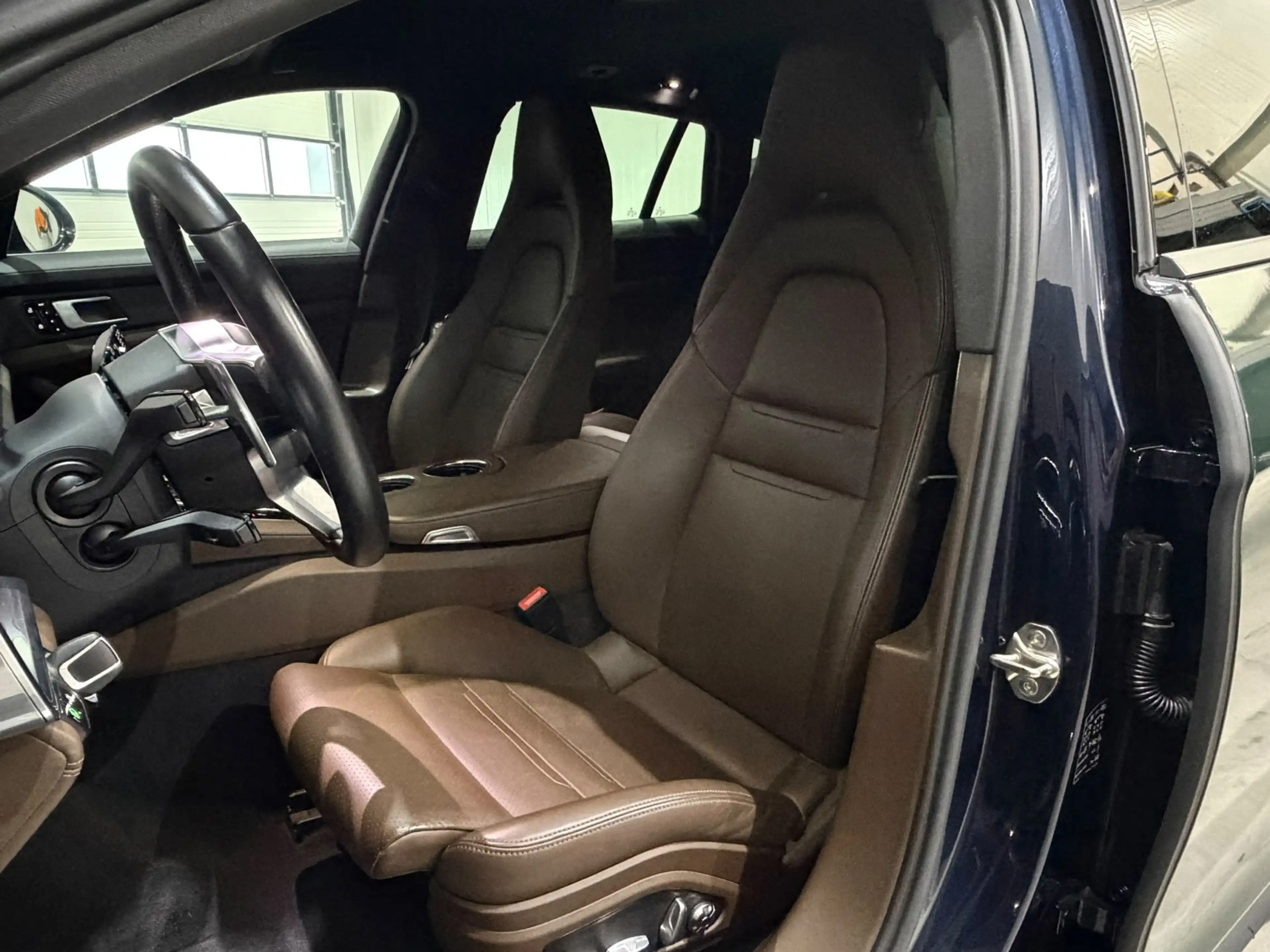 Porsche Panamera Sport Turismo 2.9 4 E-Hybrid / Goodwood Green / In — photo 9