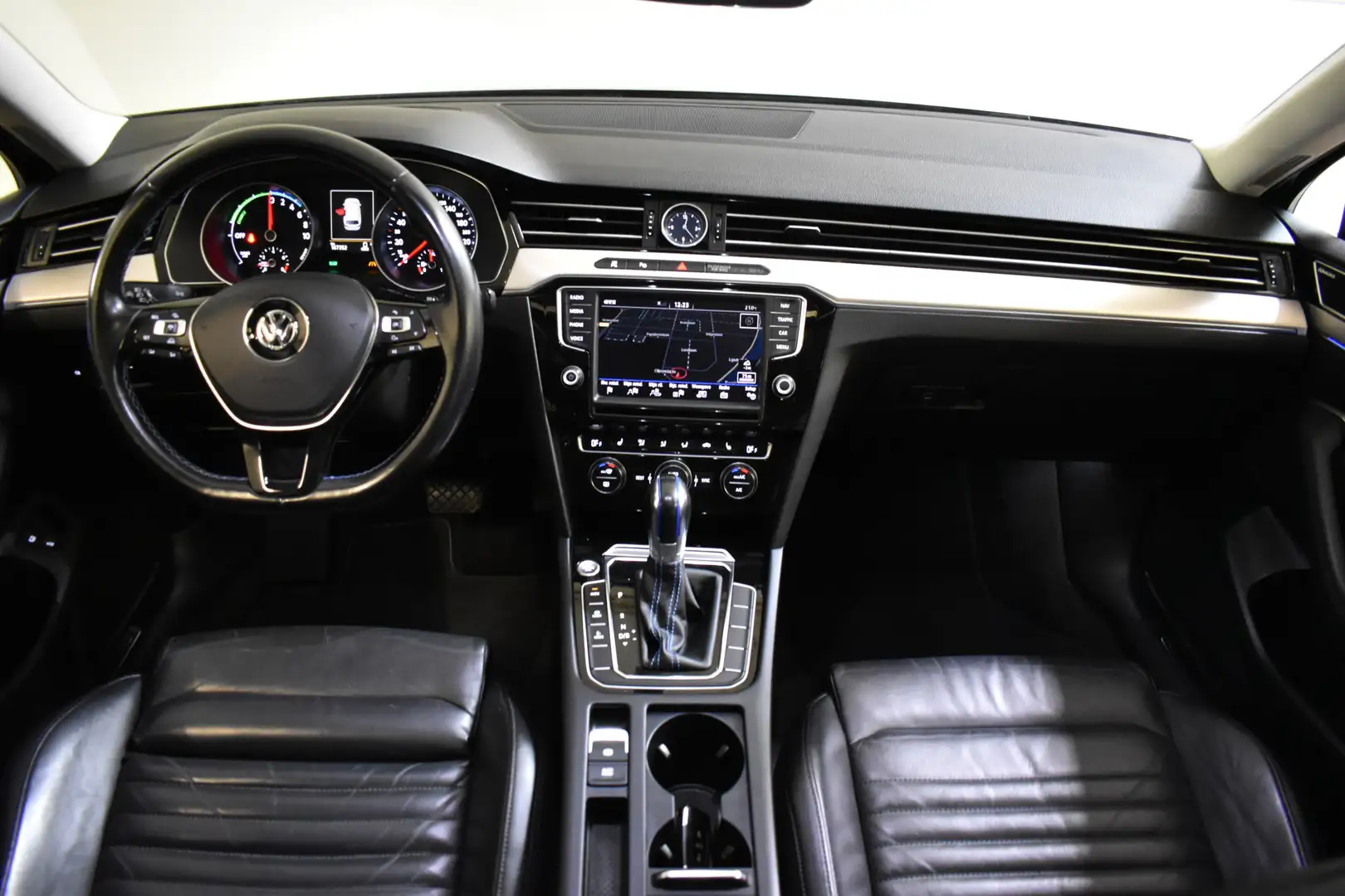 Volkswagen Passat Variant GTE 218PK HYBRID DSG HIGHLINE LEDER/CAMERA/NAVI/PA Zwart - 2