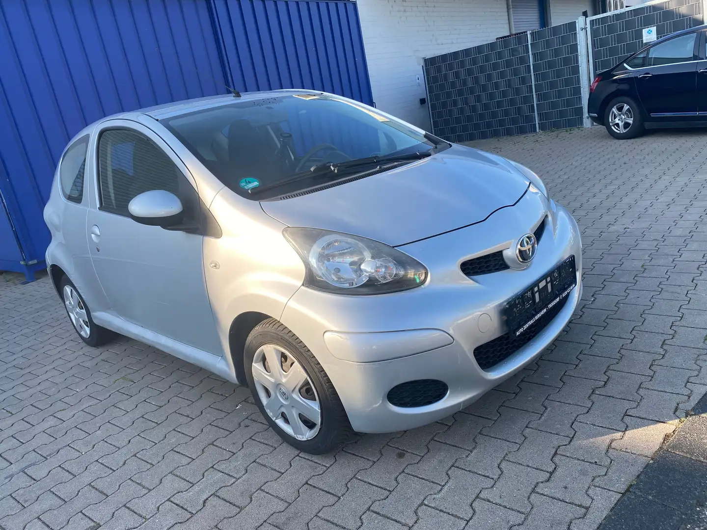 Toyota Aygo Cool Silber - 2