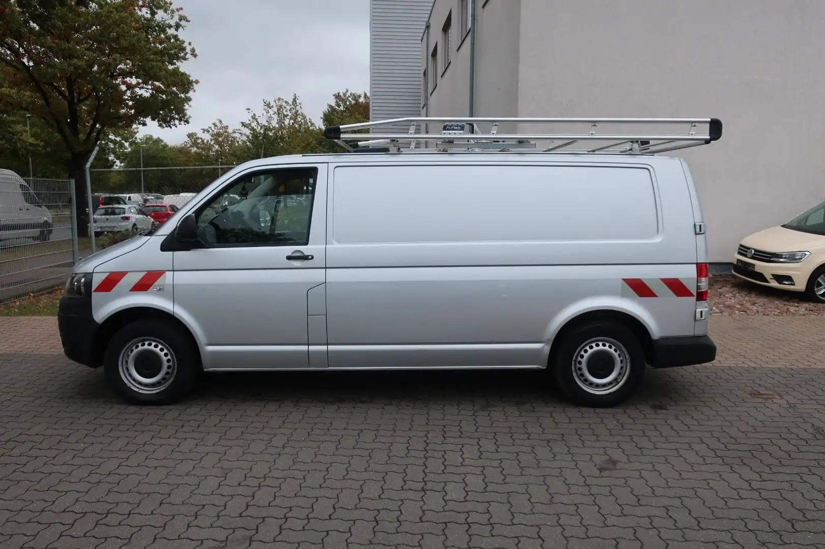 Volkswagen T5 Transporter Kasten lang 4Motion/Klima/FN: 99 Silber - 2