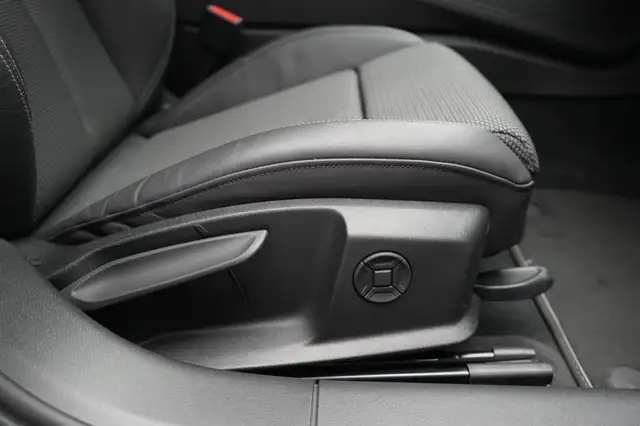 Audi A6 view 11