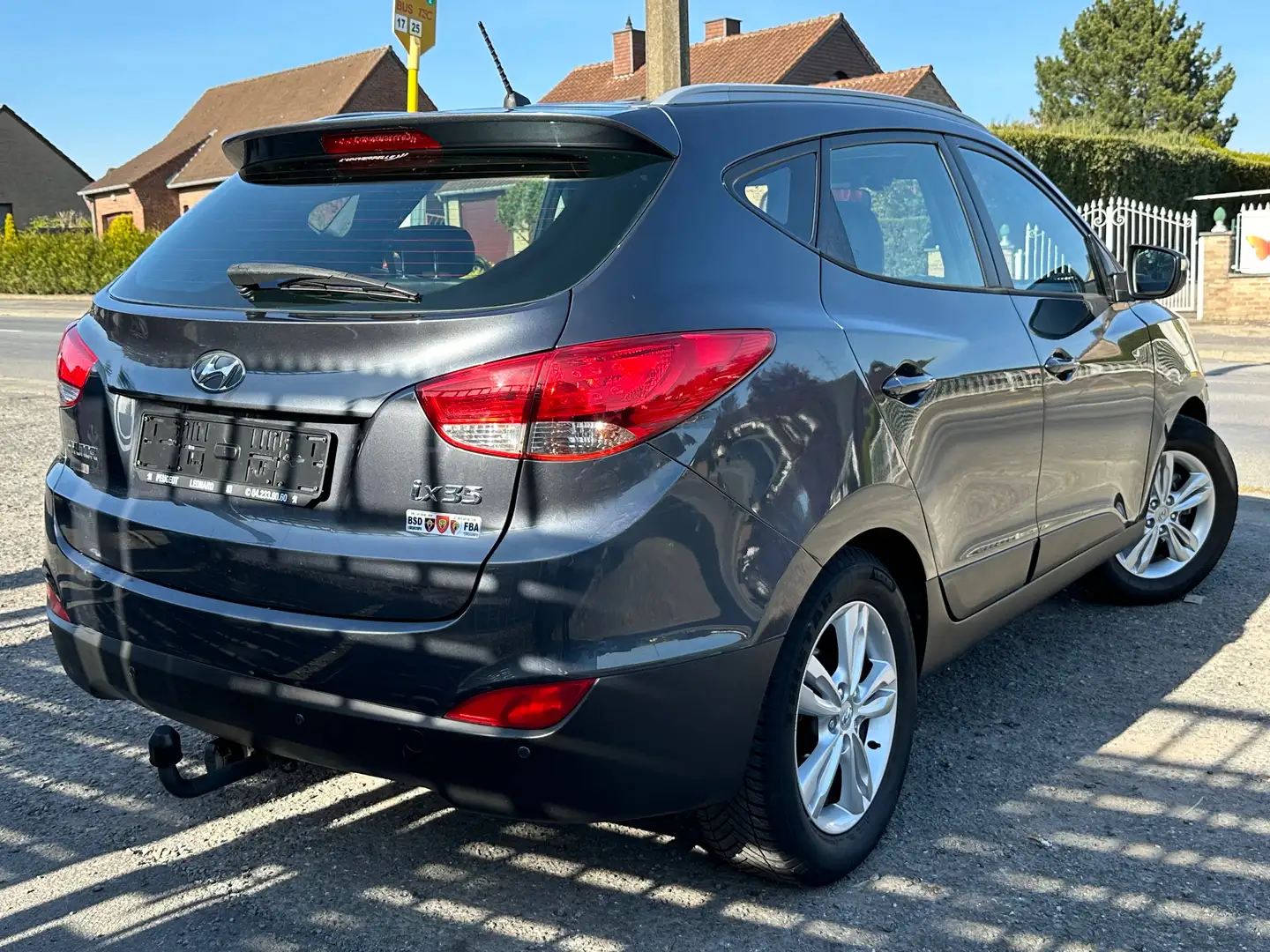 Hyundai iX35 1.7 CRDi *GARANTIE 1 AN*CUIR*CLIM*EURO5 Grijs - 2