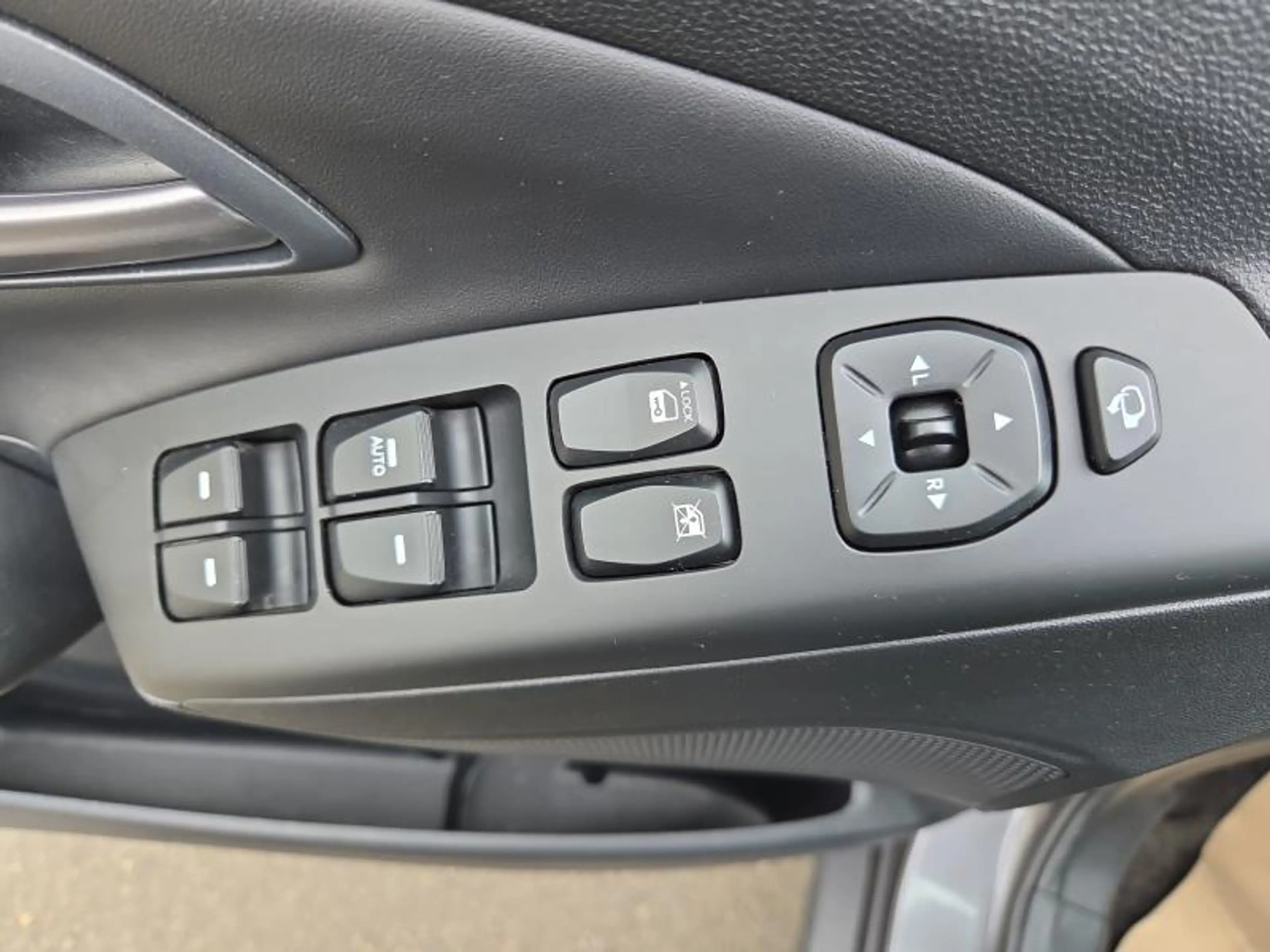 Hyundai iX35 1.7 116cv Gris 01/16 Airco GPS Bluetooth — photo 12