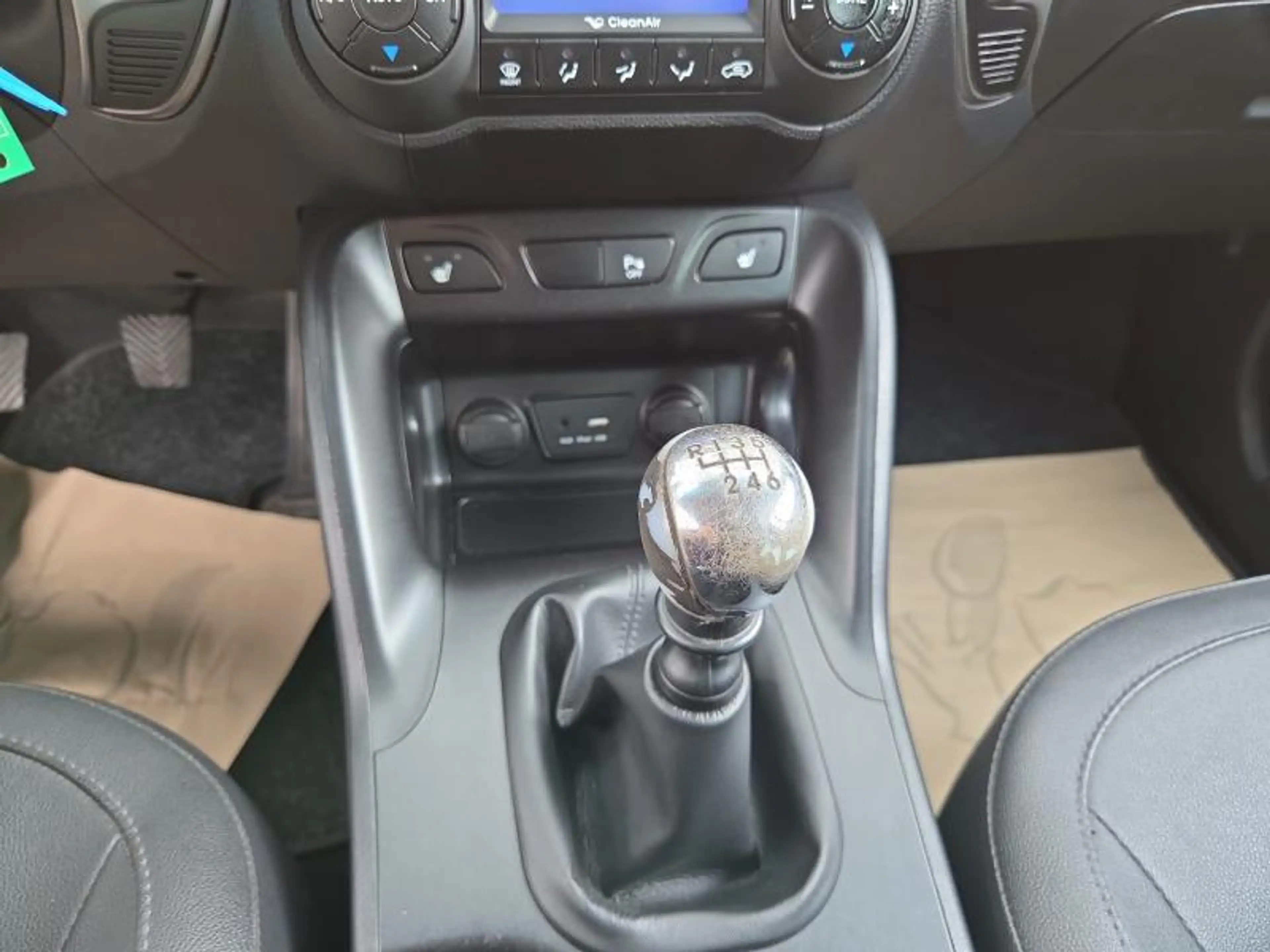 Hyundai iX35 1.7 116cv Gris 01/16 Airco GPS Bluetooth — photo 13