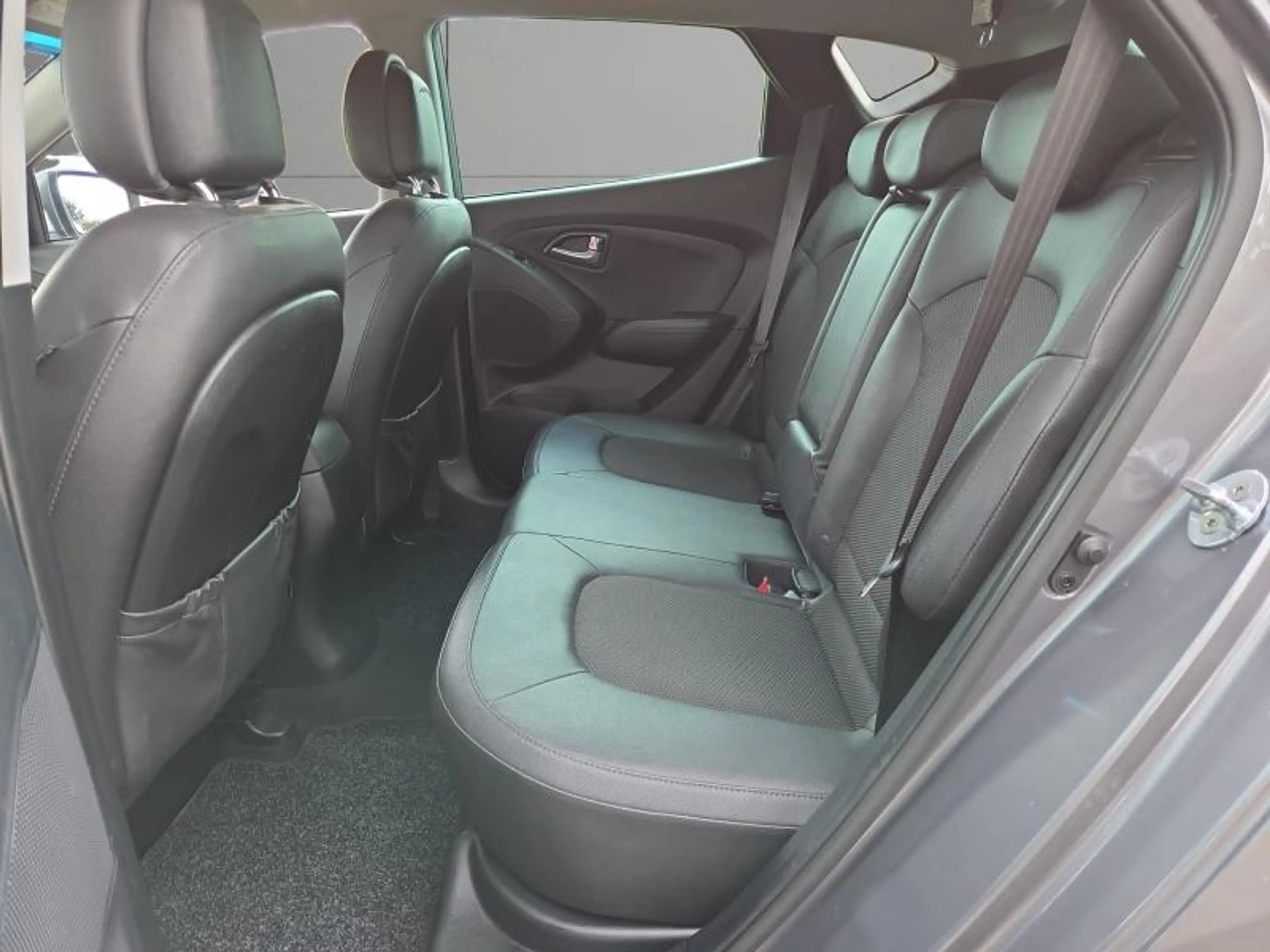 Hyundai iX35 1.7 116cv Gris 01/16 Airco GPS Bluetooth — photo 10