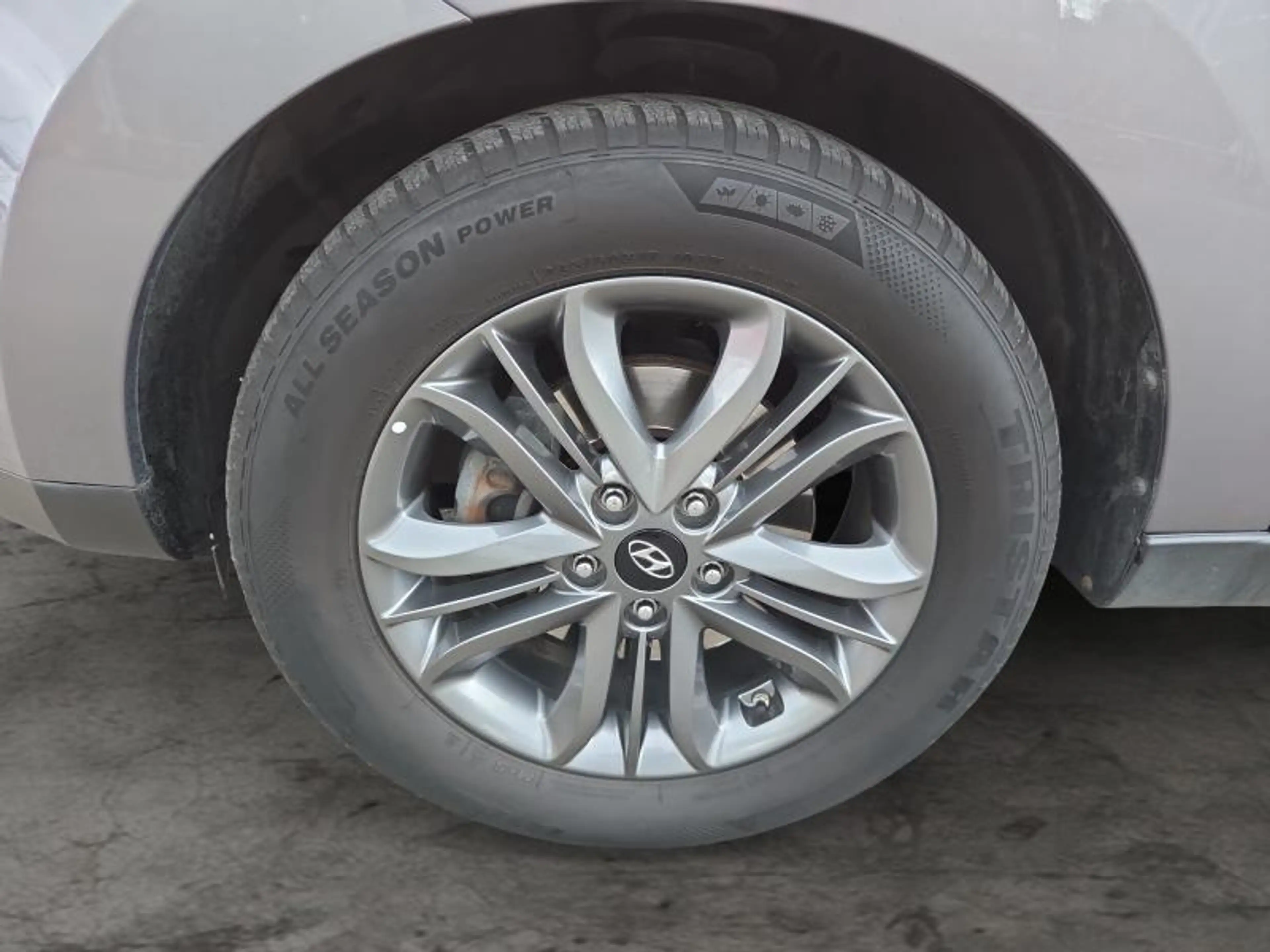 Hyundai iX35 1.7 116cv Gris 01/16 Airco GPS Bluetooth — photo 8