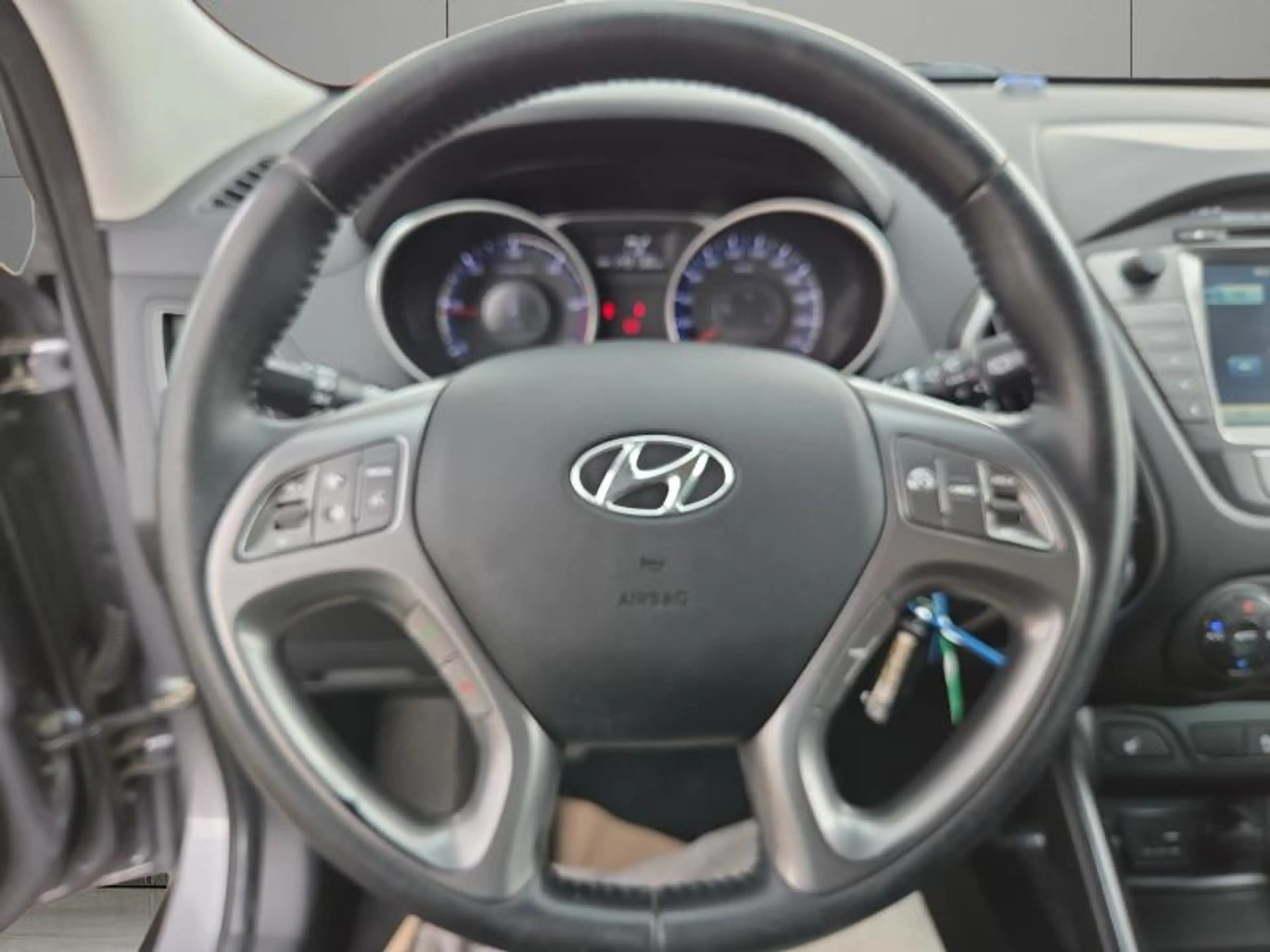Hyundai iX35 1.7 116cv Gris 01/16 Airco GPS Bluetooth — photo 11