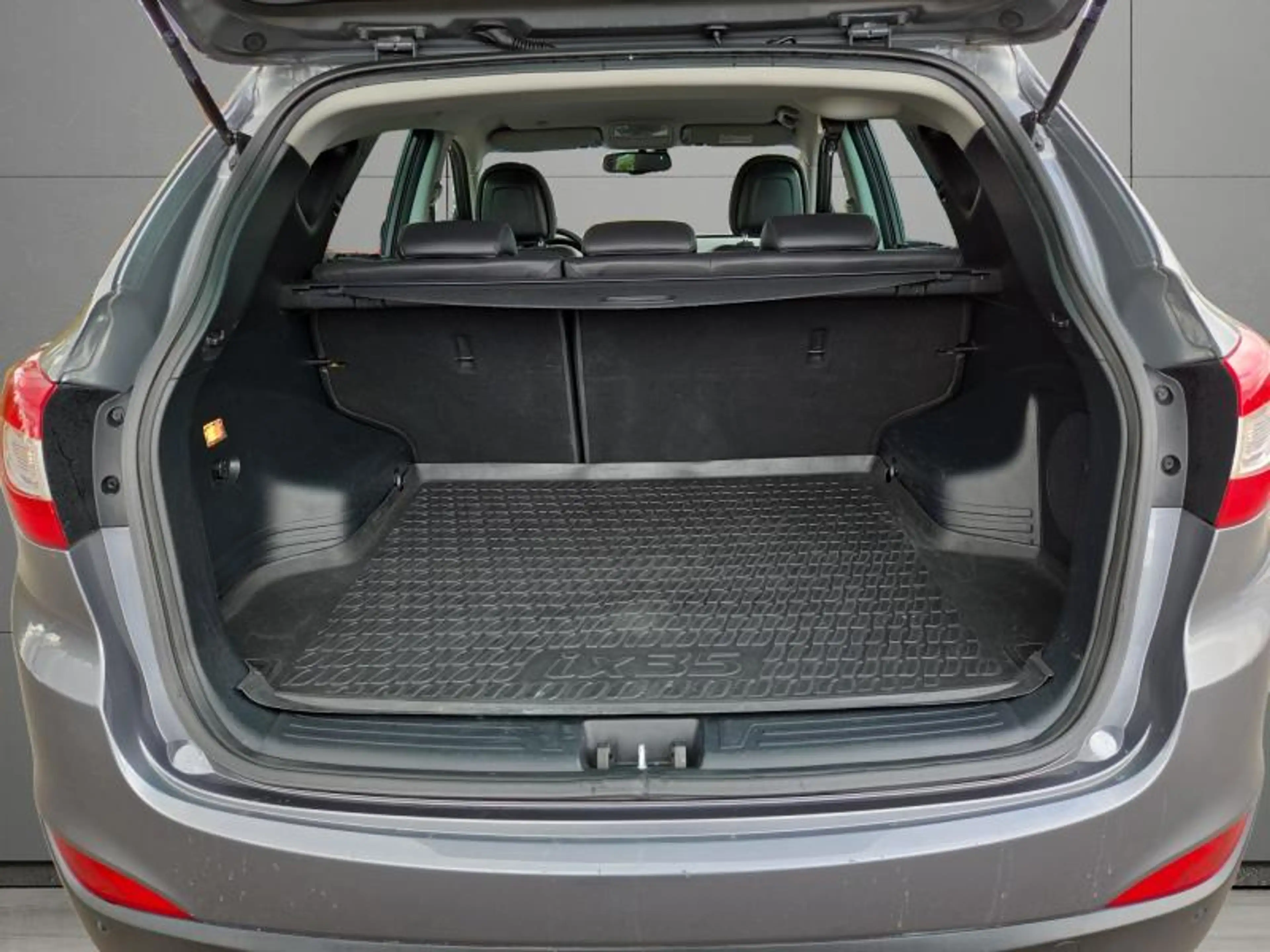 Hyundai iX35 1.7 116cv Gris 01/16 Airco GPS Bluetooth — photo 6