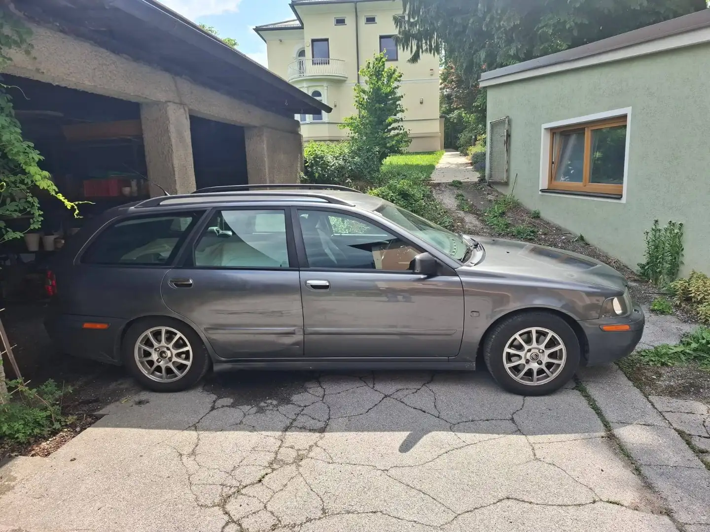 Volvo V40 V40 1,9 D Classic Limited Edition TD Classic Limited Edition Grau - 2