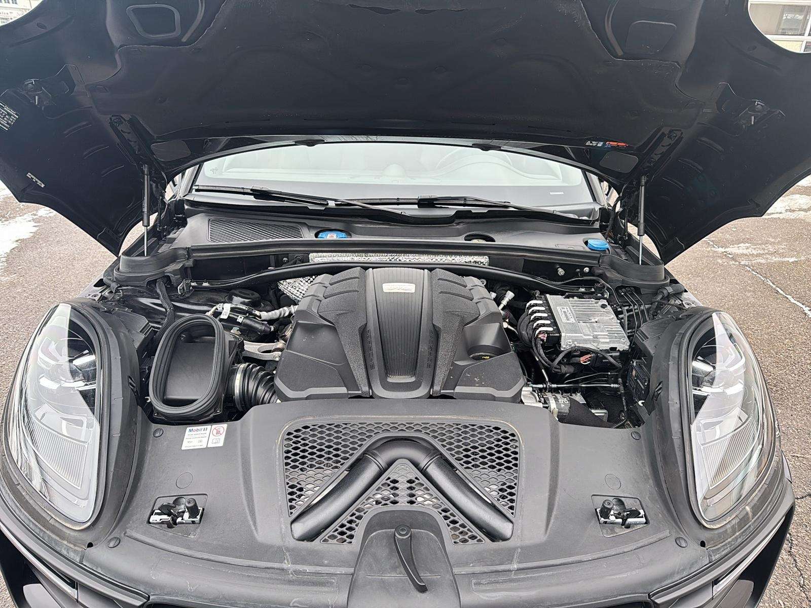 2024 Porsche Macan S thumb 11
