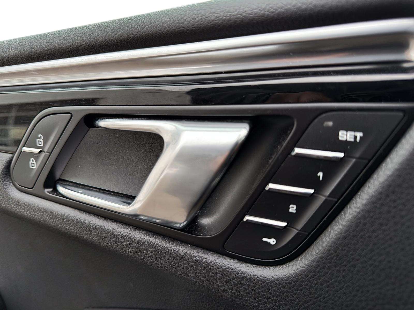 2024 Porsche Macan S thumb 20