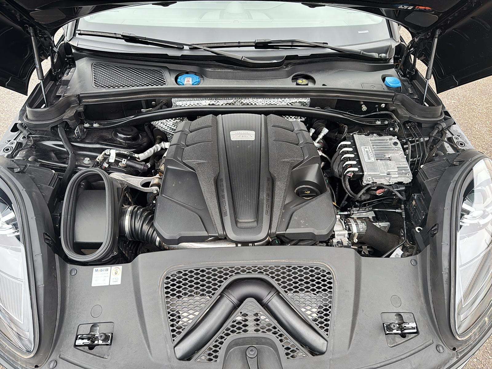 2024 Porsche Macan S thumb 12