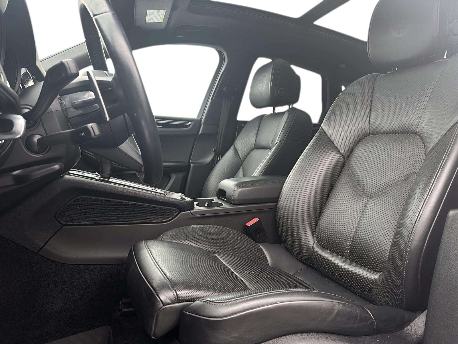 2024 Porsche Macan S thumb 13