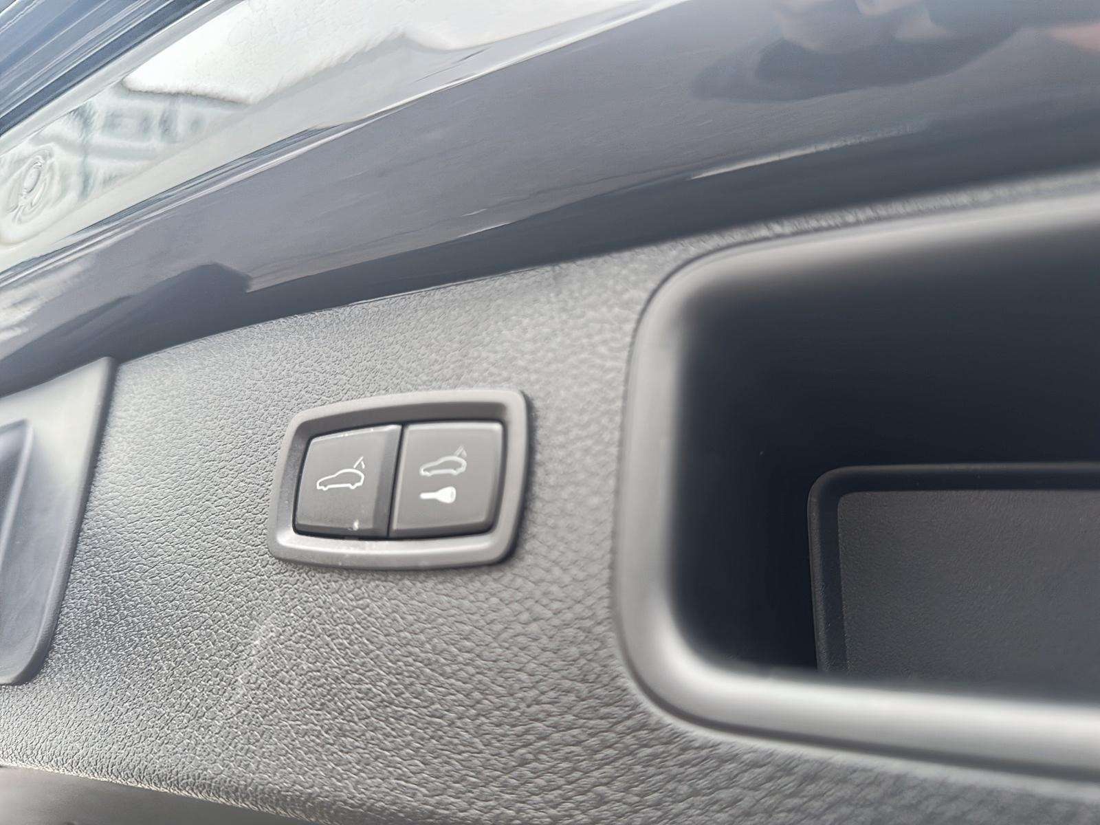 2024 Porsche Macan S thumb 8