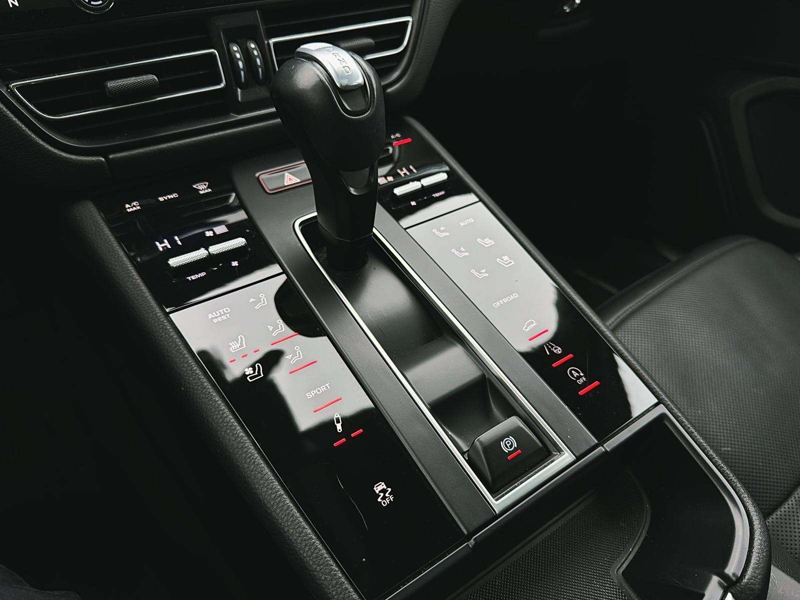 2024 Porsche Macan S thumb 24