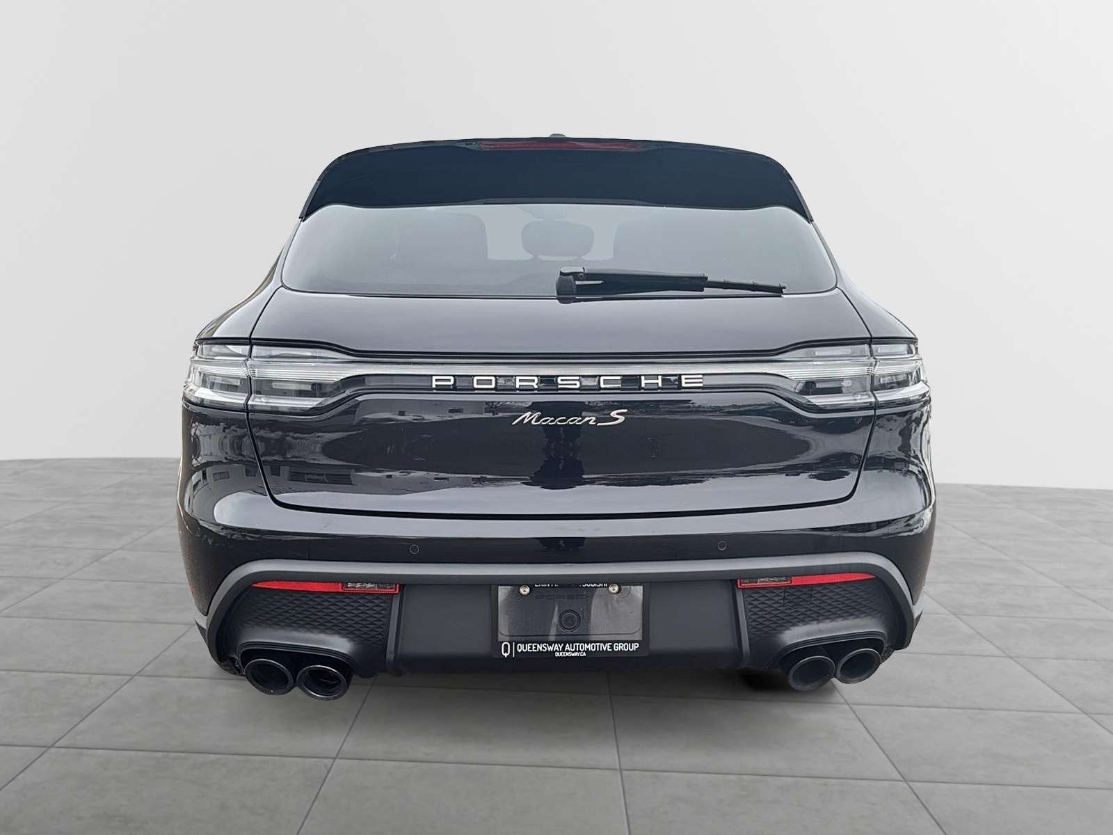 2024 Porsche Macan S alt 3