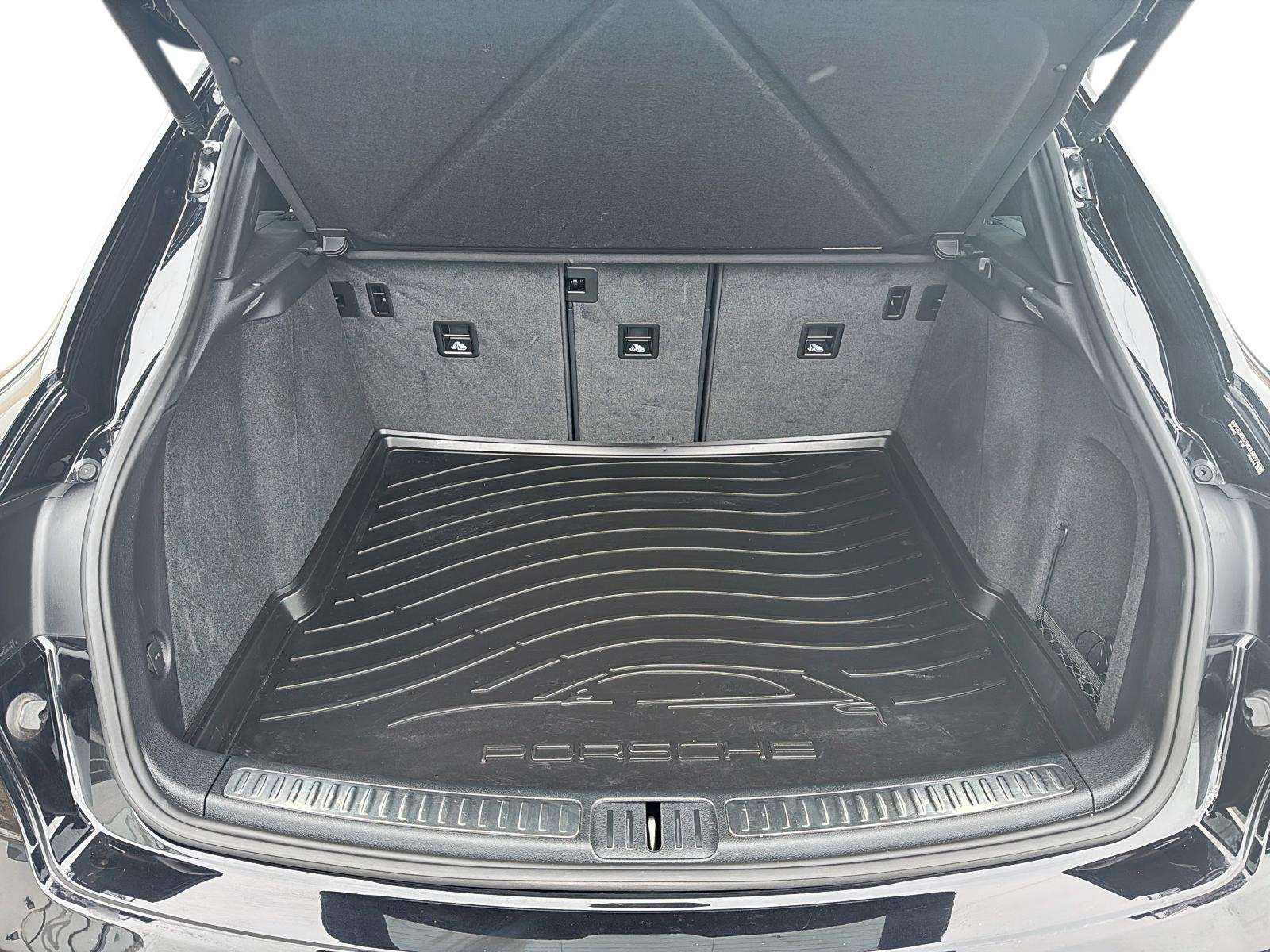 2024 Porsche Macan S thumb 6