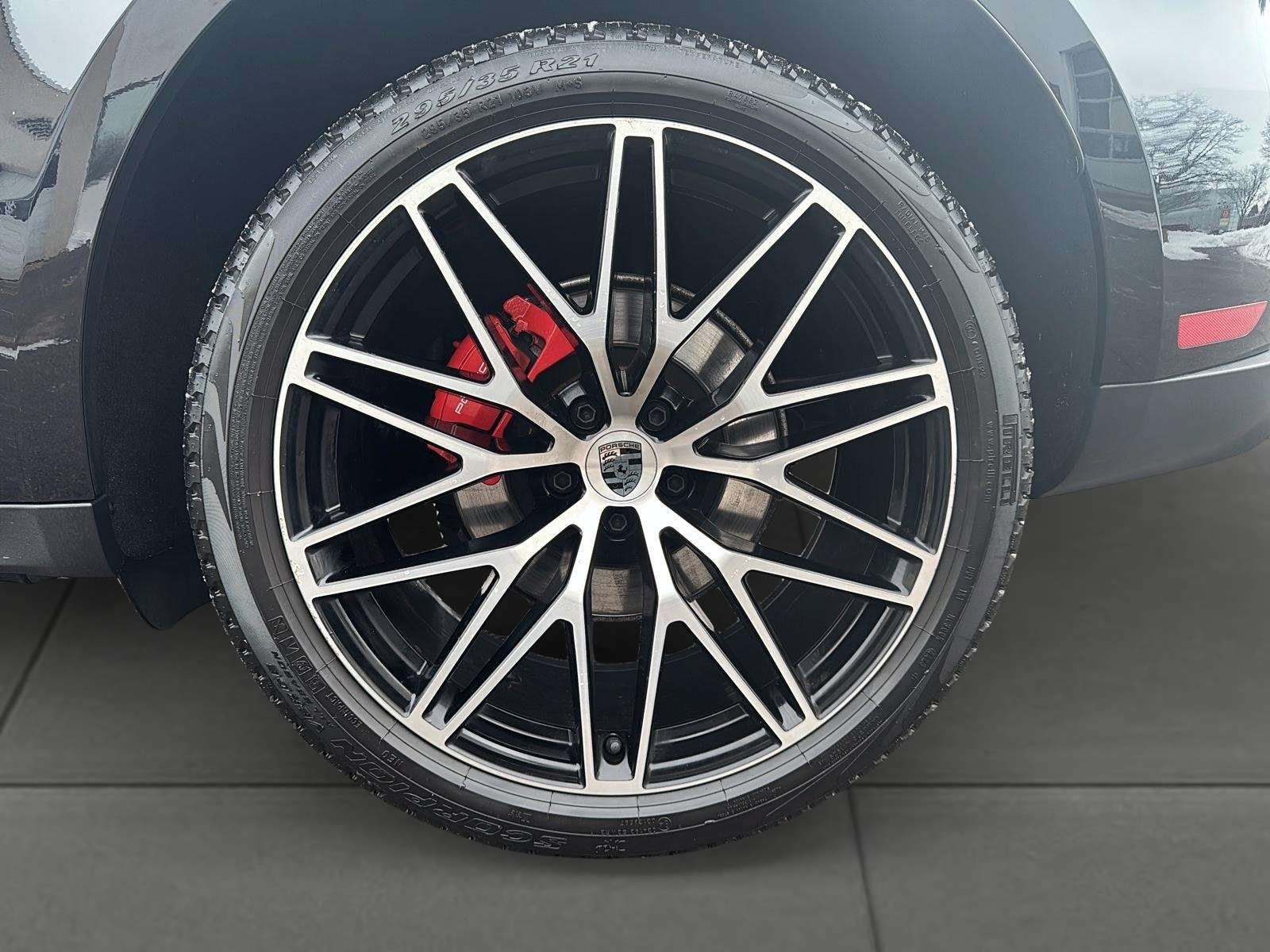 2024 Porsche Macan S thumb 10