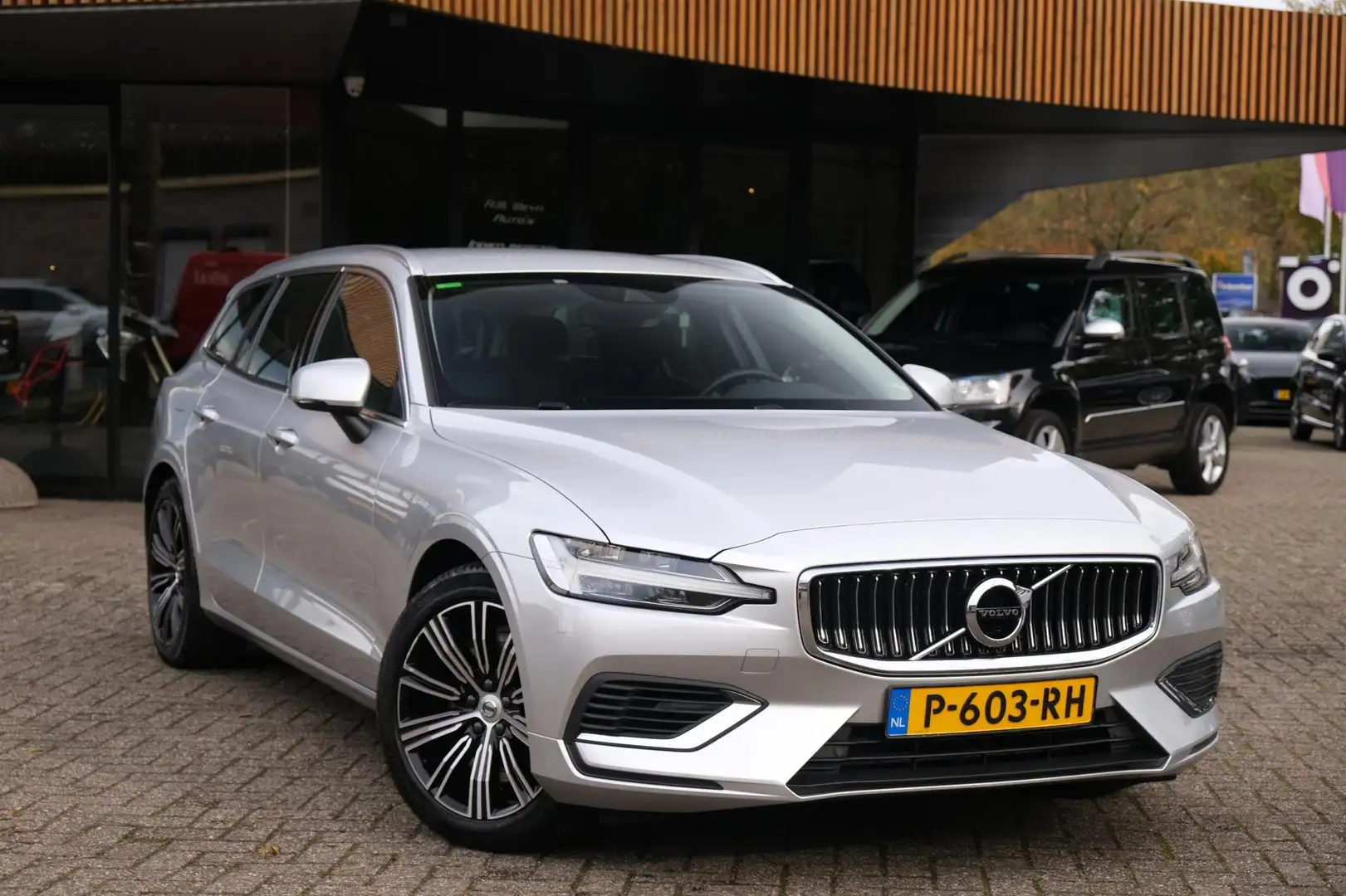 Volvo V60 2.0 T6 Plug-in hybrid AWD Essential Bright/ACC/Aut Grigio - 2