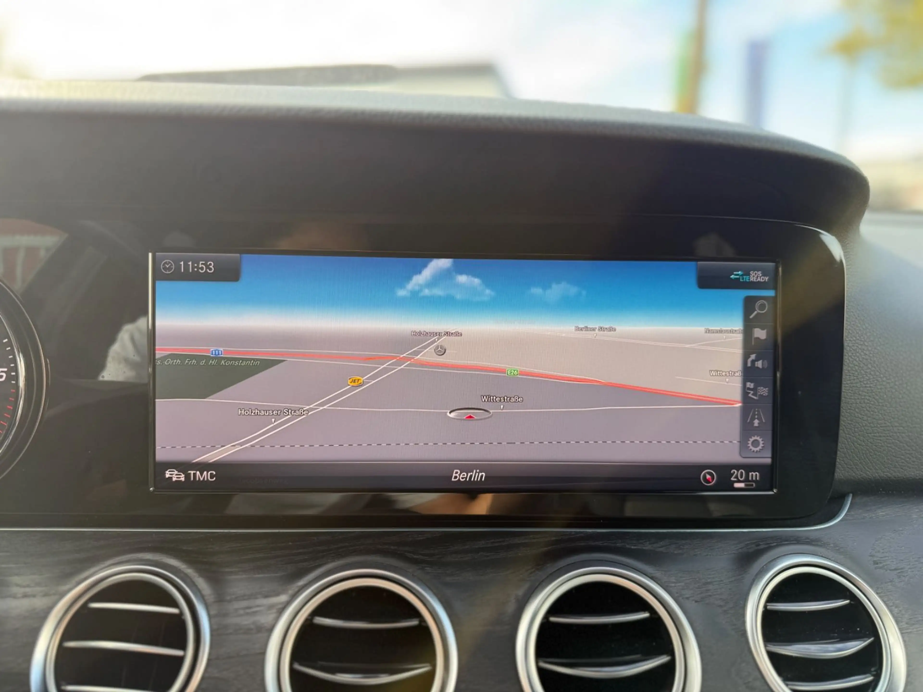 Mercedes-Benz E 400 Avantgarde 4Matic Burmester Head-Up Pano — photo 15