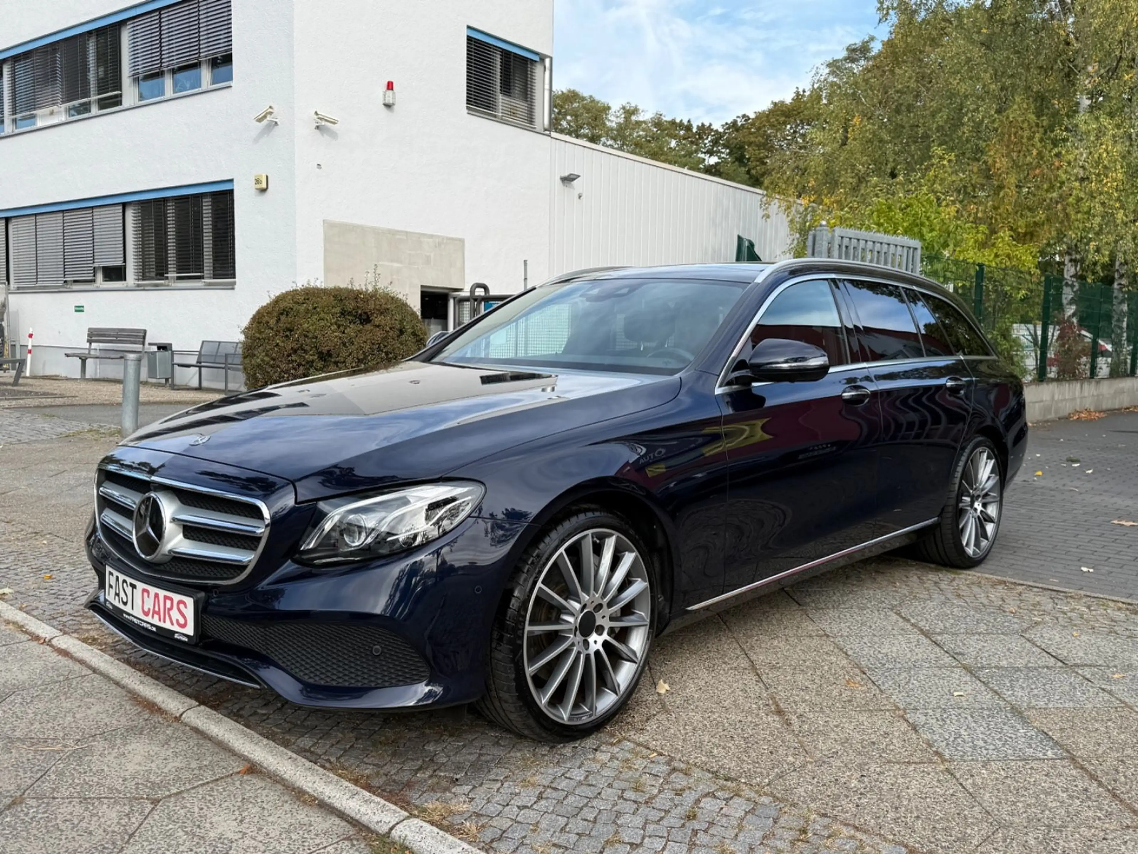 Mercedes-Benz E 400 Avantgarde 4Matic Burmester Head-Up Pano — photo 4