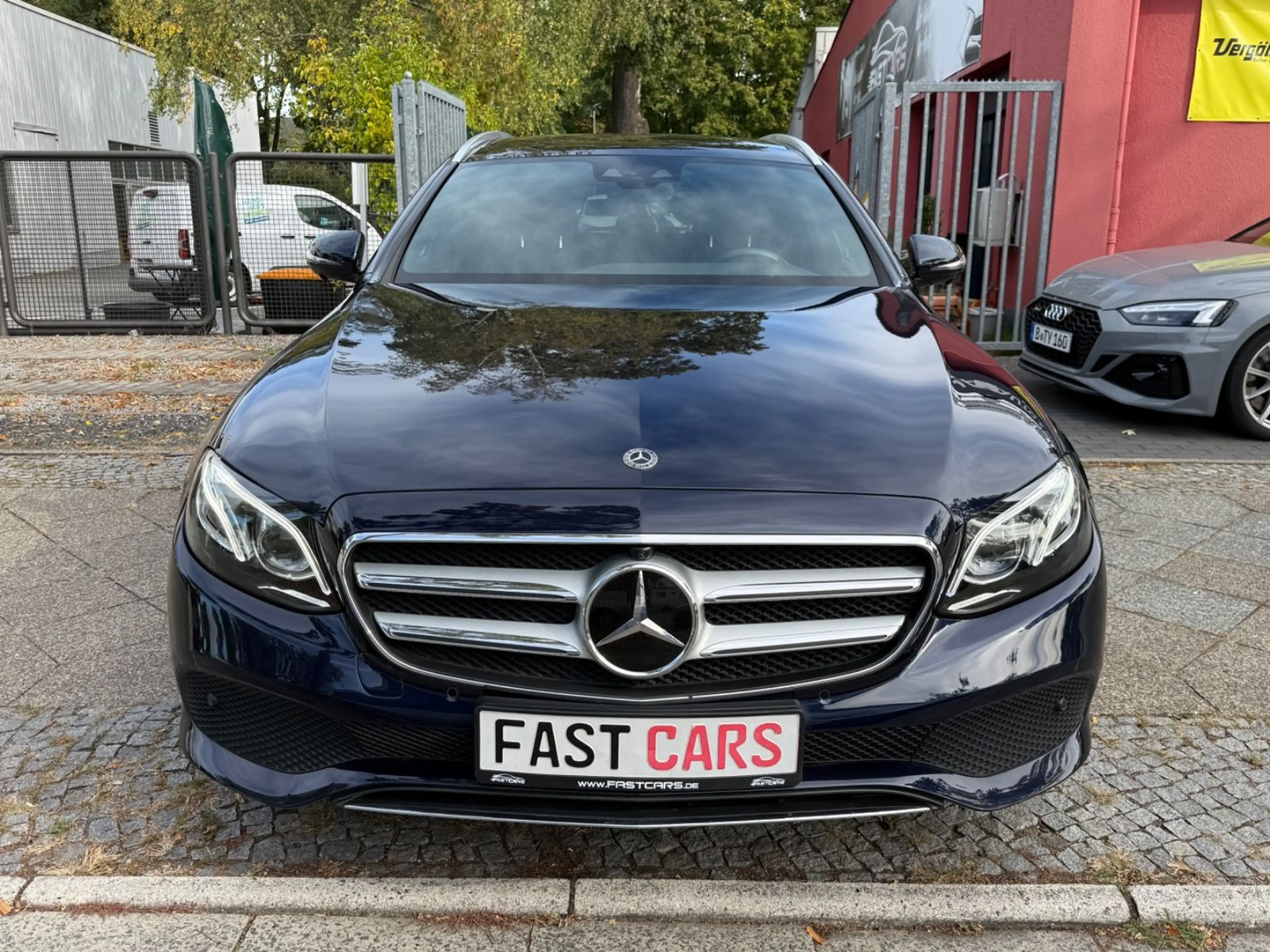 Mercedes-Benz E 400 Avantgarde 4Matic Burmester Head-Up Pano — photo 3
