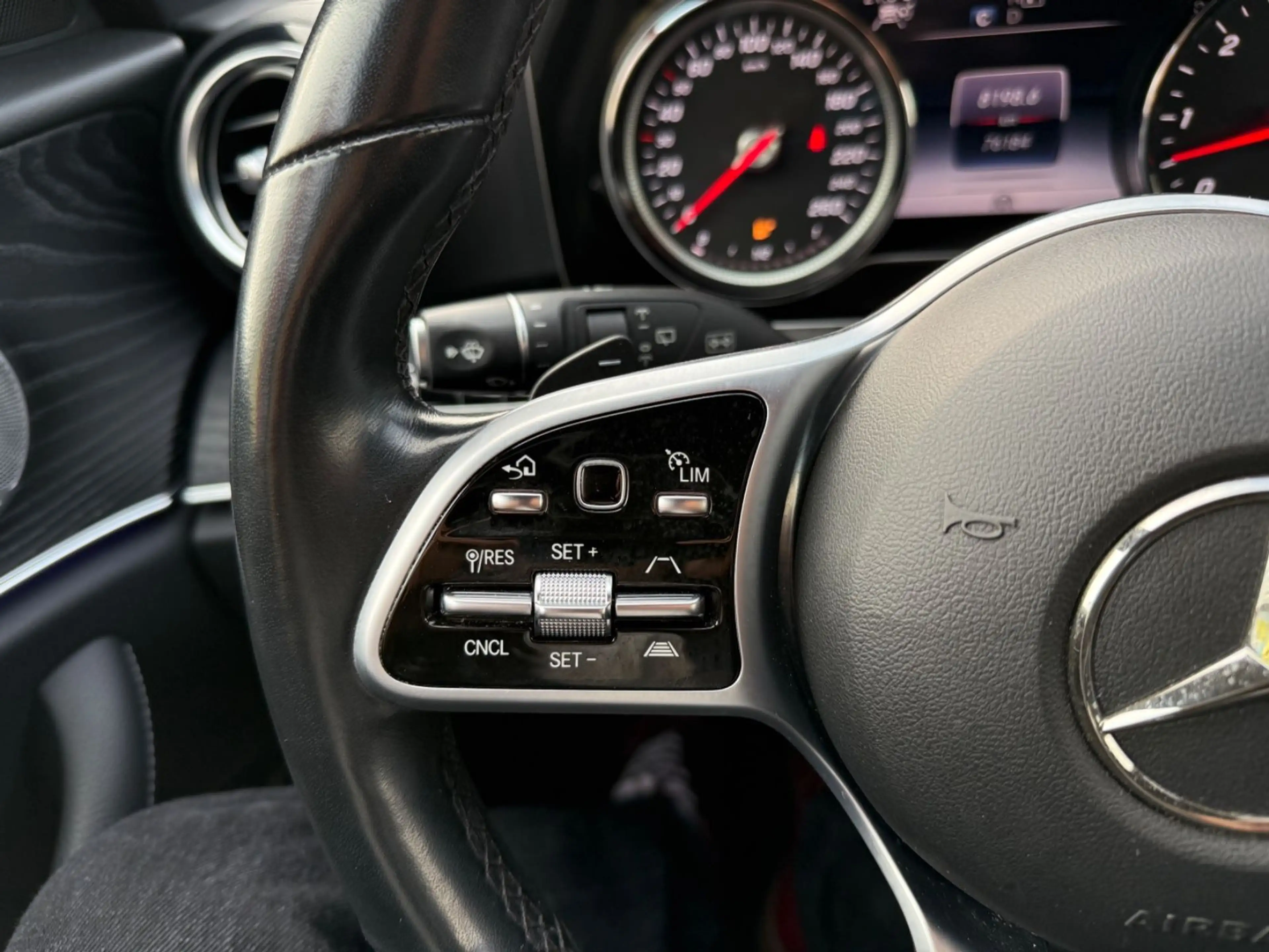 Mercedes-Benz E 400 Avantgarde 4Matic Burmester Head-Up Pano — photo 12